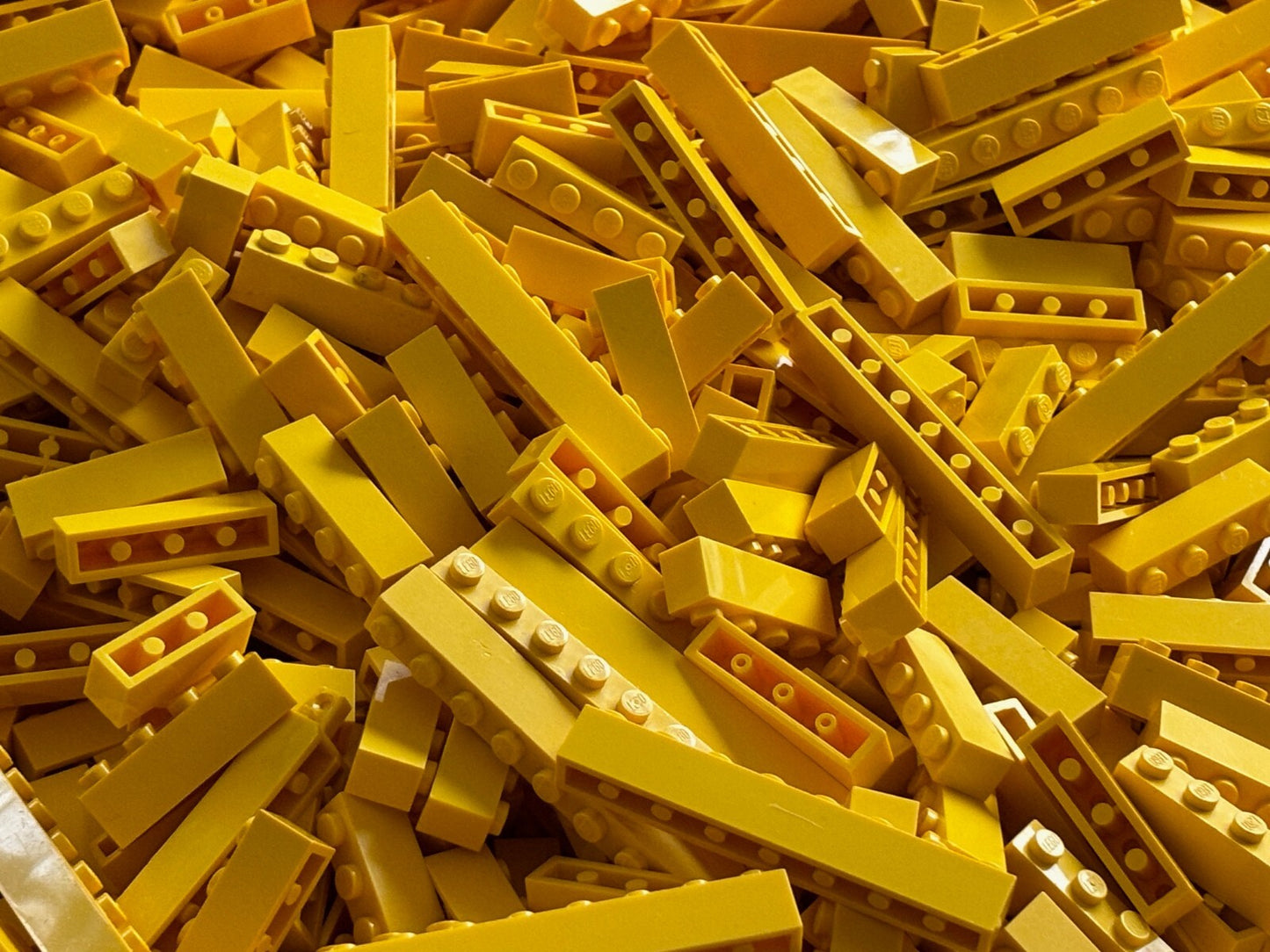 SHIPS FREE! LEGO YELLOW BIG BRICK HUGE LOT OF 100 PARTS 1X3 1X4 1X6 1X8 etc Mix