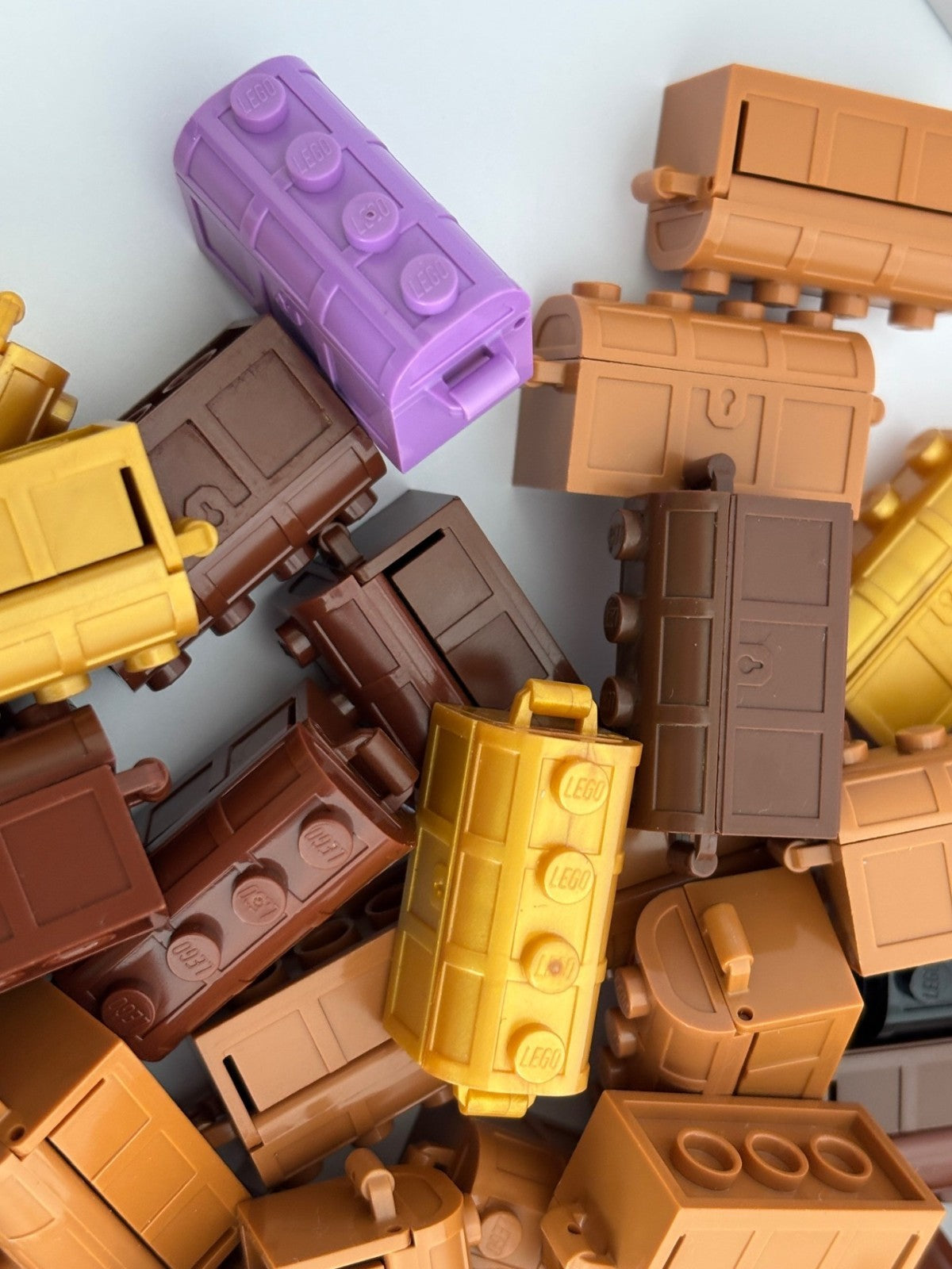 LEGO LOT of 10 TREASURE CHEST RANDOM BROWN MEDIUM NOUGAT GOLD etc