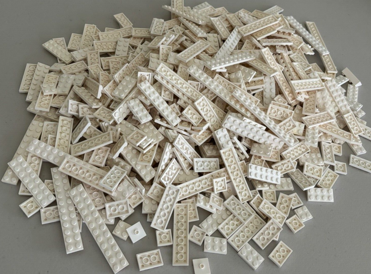 SHIPS FREE!! LEGO HUGE LOT OF 200 WHITE FLAT PLATES 2X4 2X6 2X8 2X12 Mixed Sizes