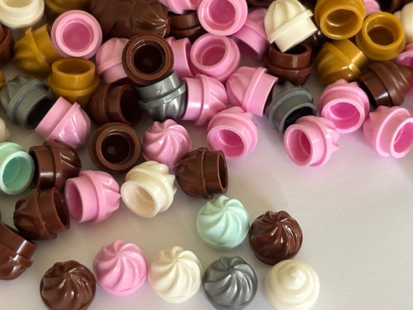 LEGO Lot of 50 Ice Cream Puff Cupcake Swirl Strawberry Chocolate Vanilla Gold