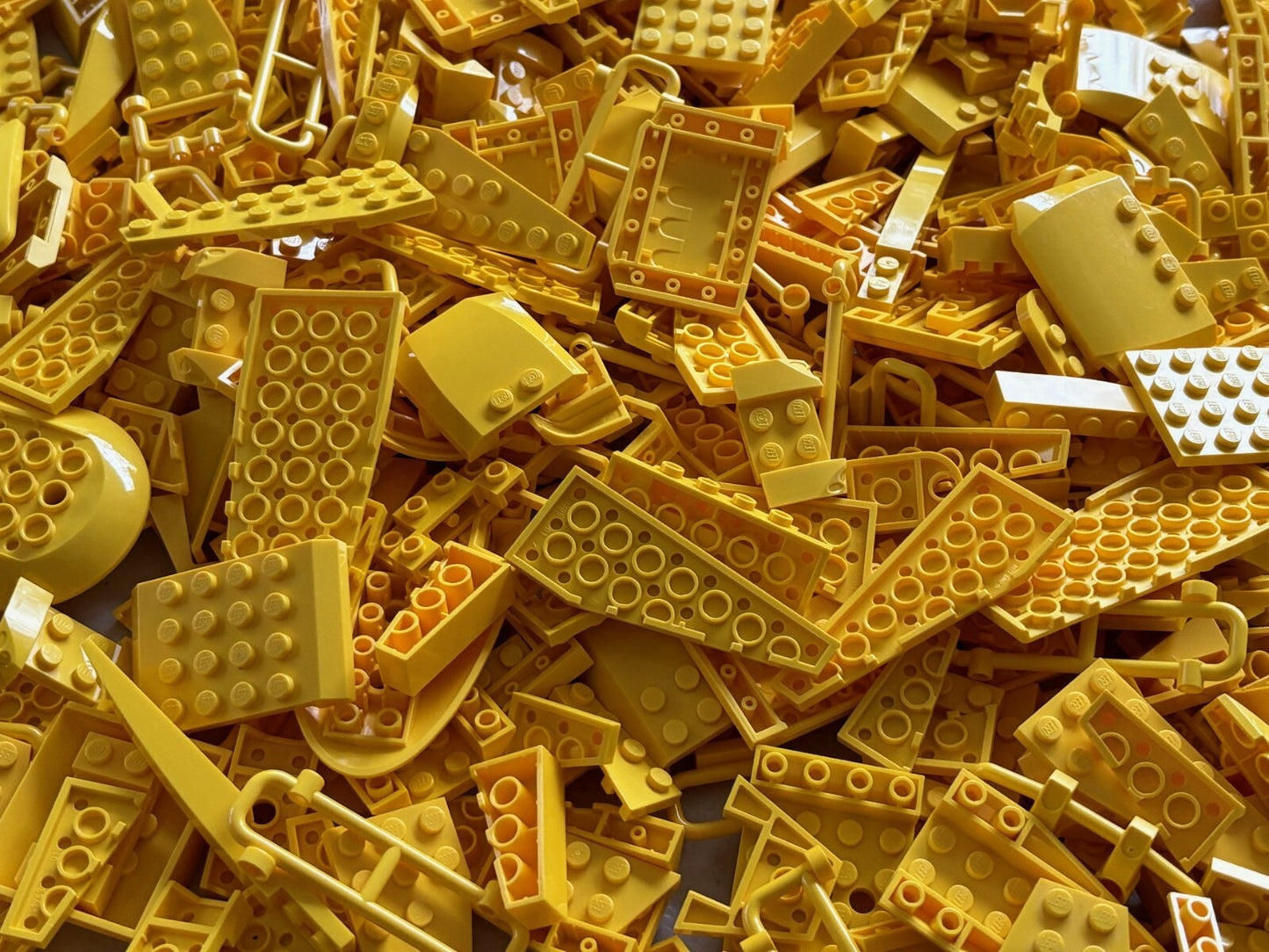 SHIPS FREE!! LEGO BIG LOT 100 YELLOW WEDGE WING PLATE & STAR WARS PARTS