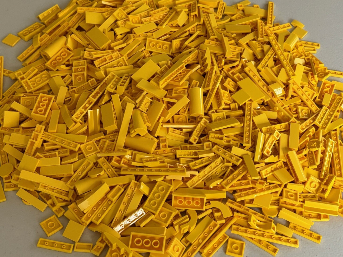 SHIPS FREE!! LEGO Lot of 60 YELLOW 2x4 1x4 1x6 1x8 6636 Finishing Smooth Tile