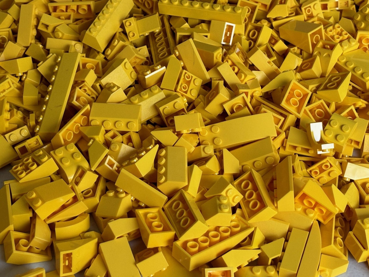 SHIPS FREE LEGO Lot of 100 YELLOW SLOPE PART 3039 3040 3298 Castle Star Wars
