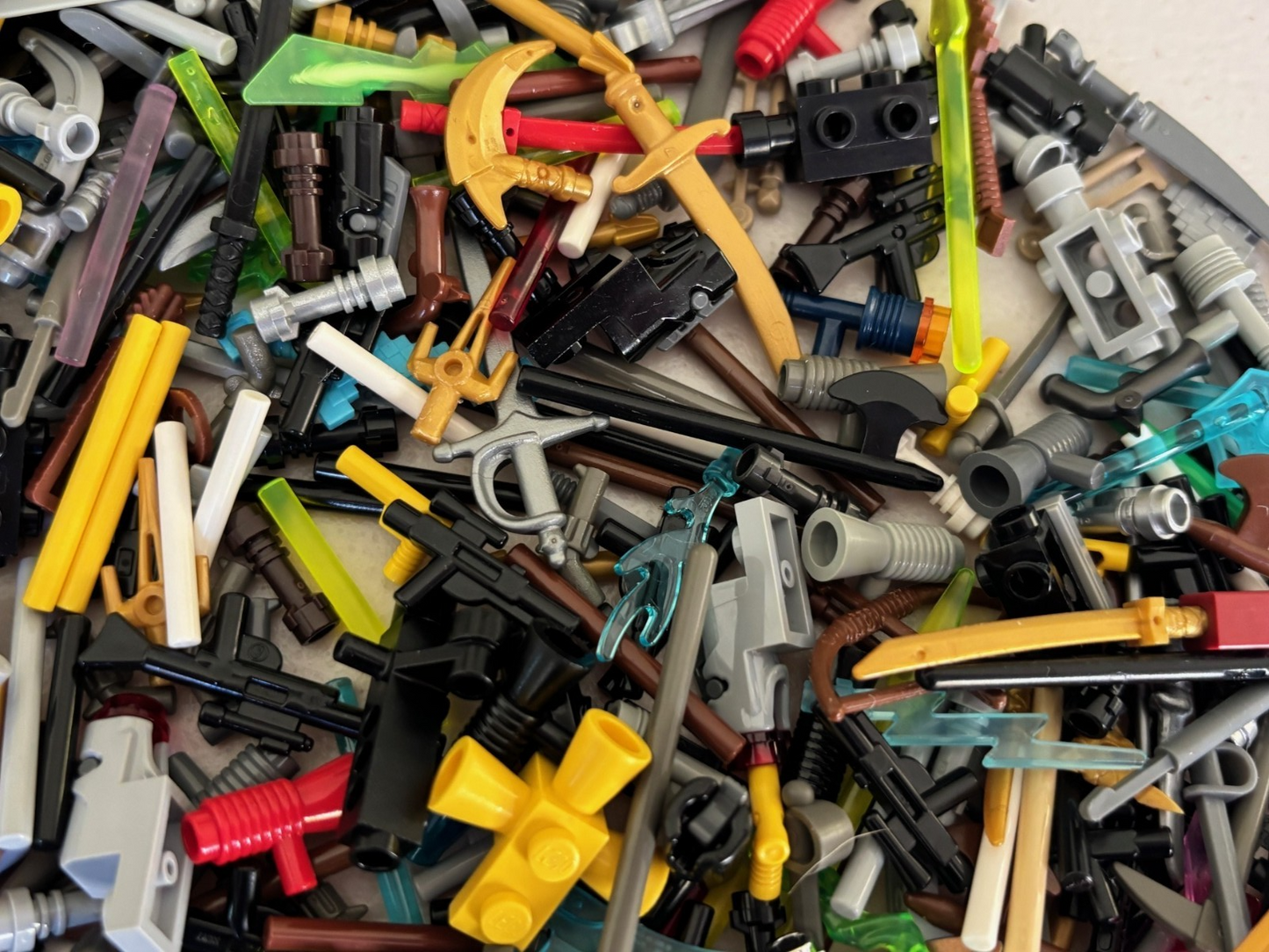 LEGO LOT 100 WEAPON ACCESSORIES GUN SPEAR DAGGER SWORD LIGHTSABER CROSSBOW WAND