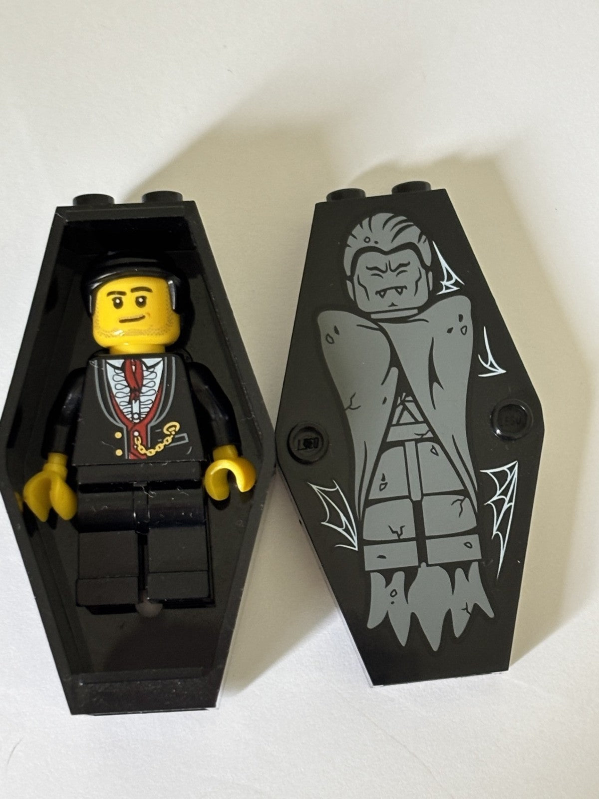 LEGO Scooby Doo Vampire Minifigure Acccesory 75904 Mystery Mansion w/ Minifigure