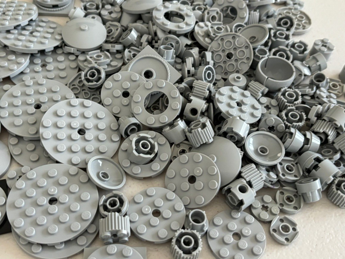 SHIPS FREE!! LEGO LOT of 100 Light Bluish Gray Round Brick Plate Star Wars etc