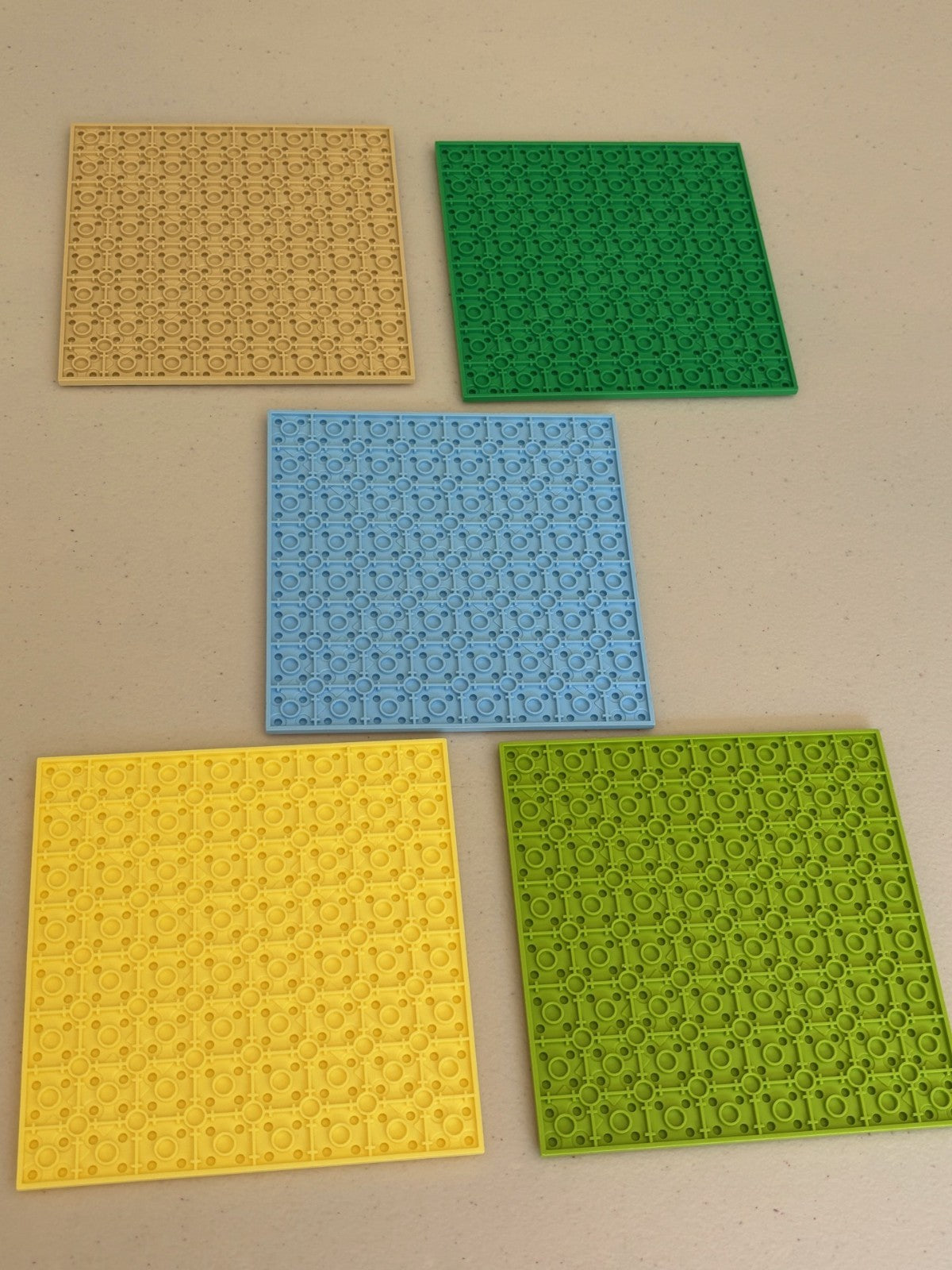 SHIPS FREE! LEGO 91405 Lot of 5 Baseplates 16x16 Colors Shown Tan Blue Green