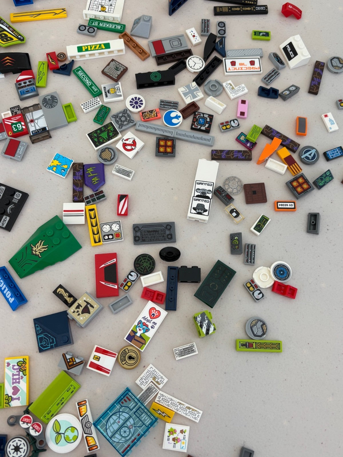 LEGO HUGE LOT of 185 Decorated Stickers Sticker Printed BRICK TILES etc (Lot 8)