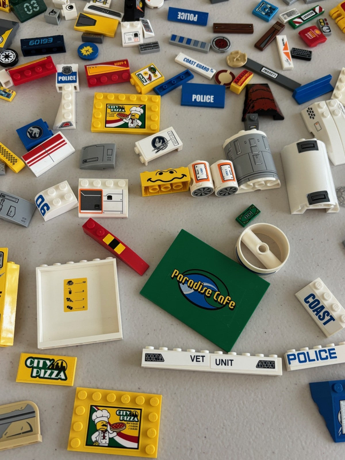 LEGO HUGE LOT of 170 Decorated Stickers Flag Printed BRICK TILES etc (Lot 23)