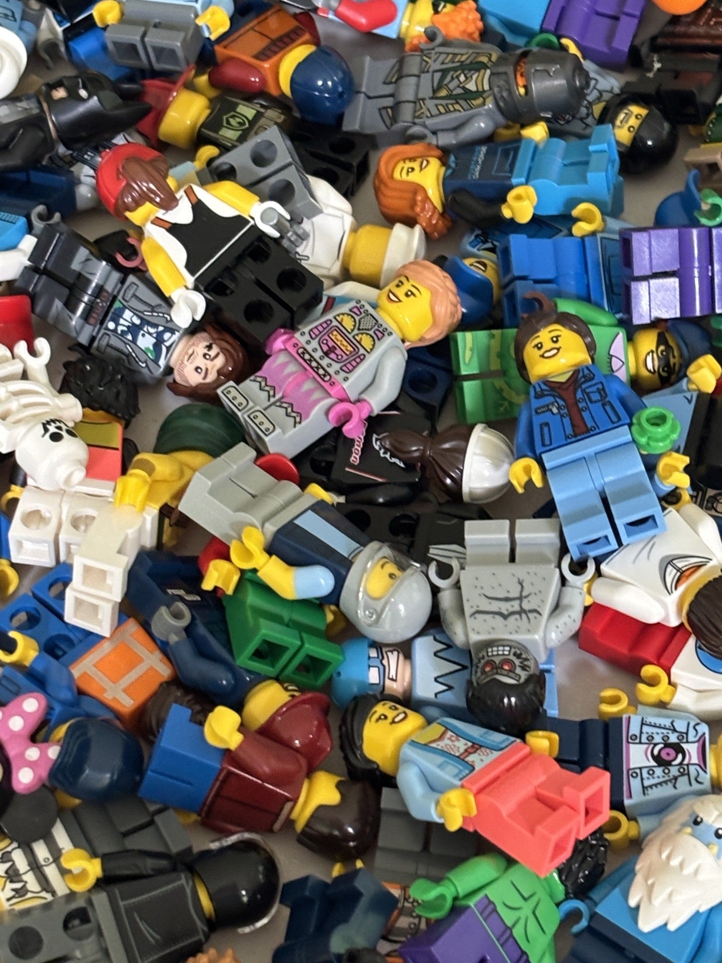 LEGO MINIFIGURE Bulk Surprise Random Lot of 10 MINIFIGURES GREAT!!