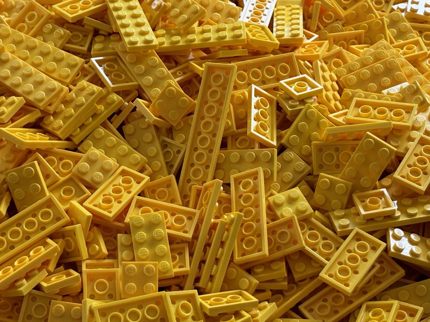 SHIPS FREE! LEGO LOT OF 200 YELLOW FLAT PLATE PLATES MIXED 2X4 2X6 2X8 2x10 etc