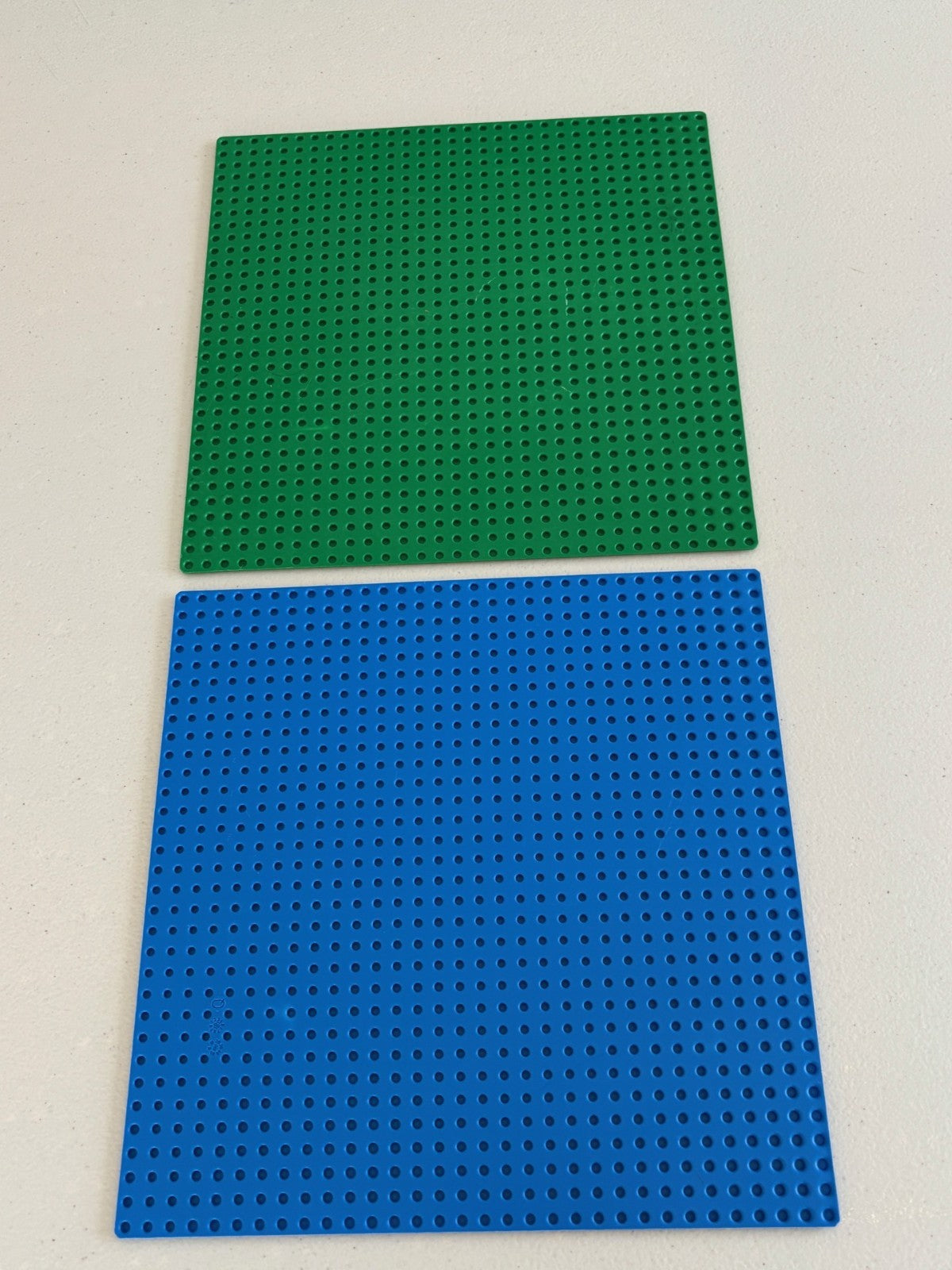 LEGO Lot of 2 3811 Green Blue Base Plate Baseplate 32x32 32 x 32  10" x 10 "