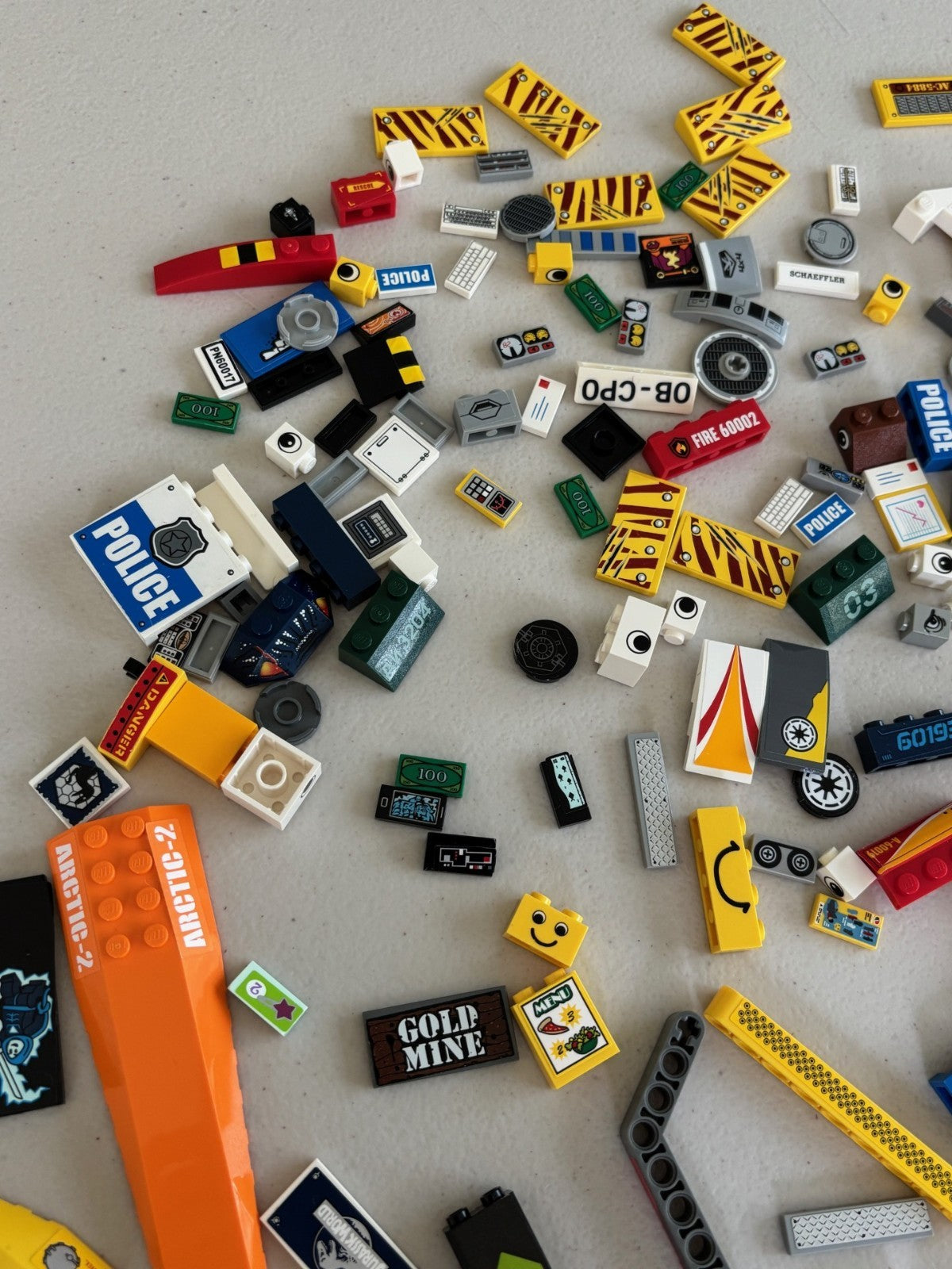 LEGO HUGE LOT of 170 Decorated Stickers Flag Printed BRICK TILES etc (Lot 23)