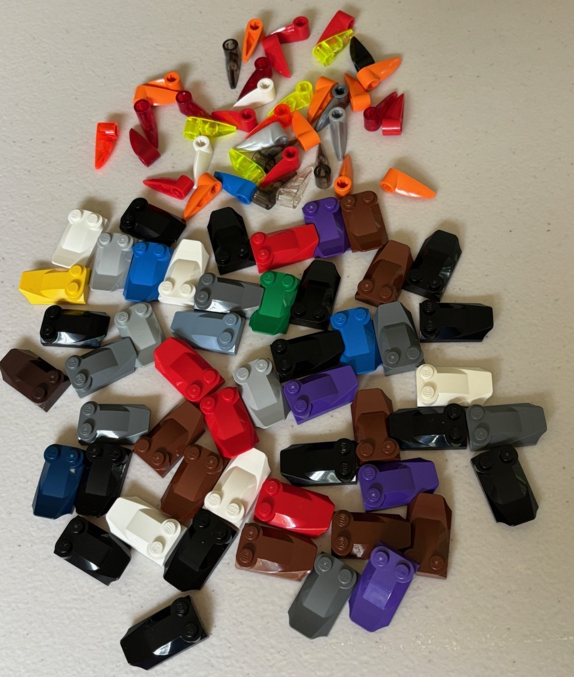 Lego Bionicle 1 x 3 Tooth with Axle Hole Part x346 & 47456 Lot of 90 Pieces