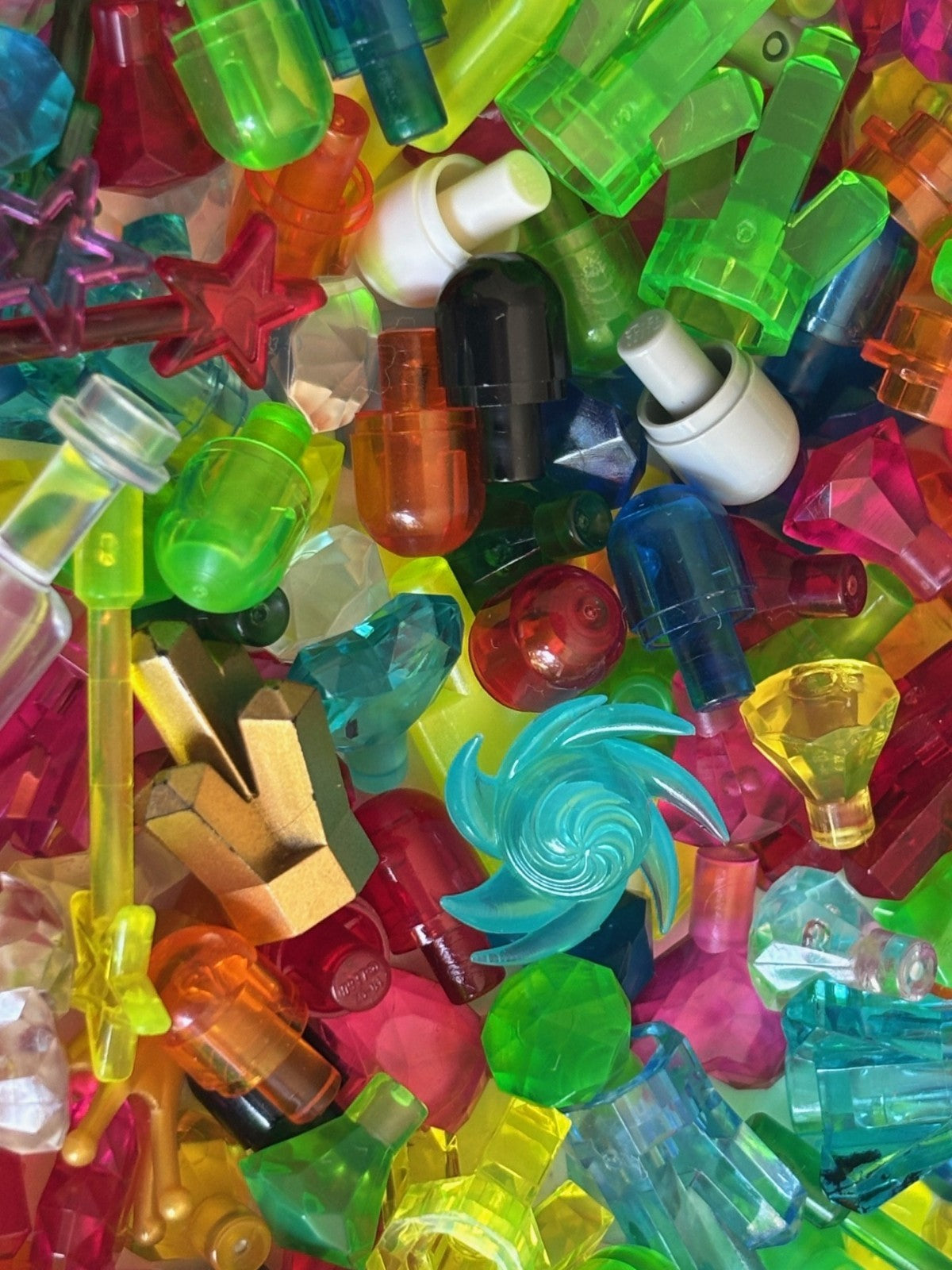 LEGO Mixed Lot of 100 LEGO Crystals Gems Jewels Rocks Wand Shooter Snowflak etc