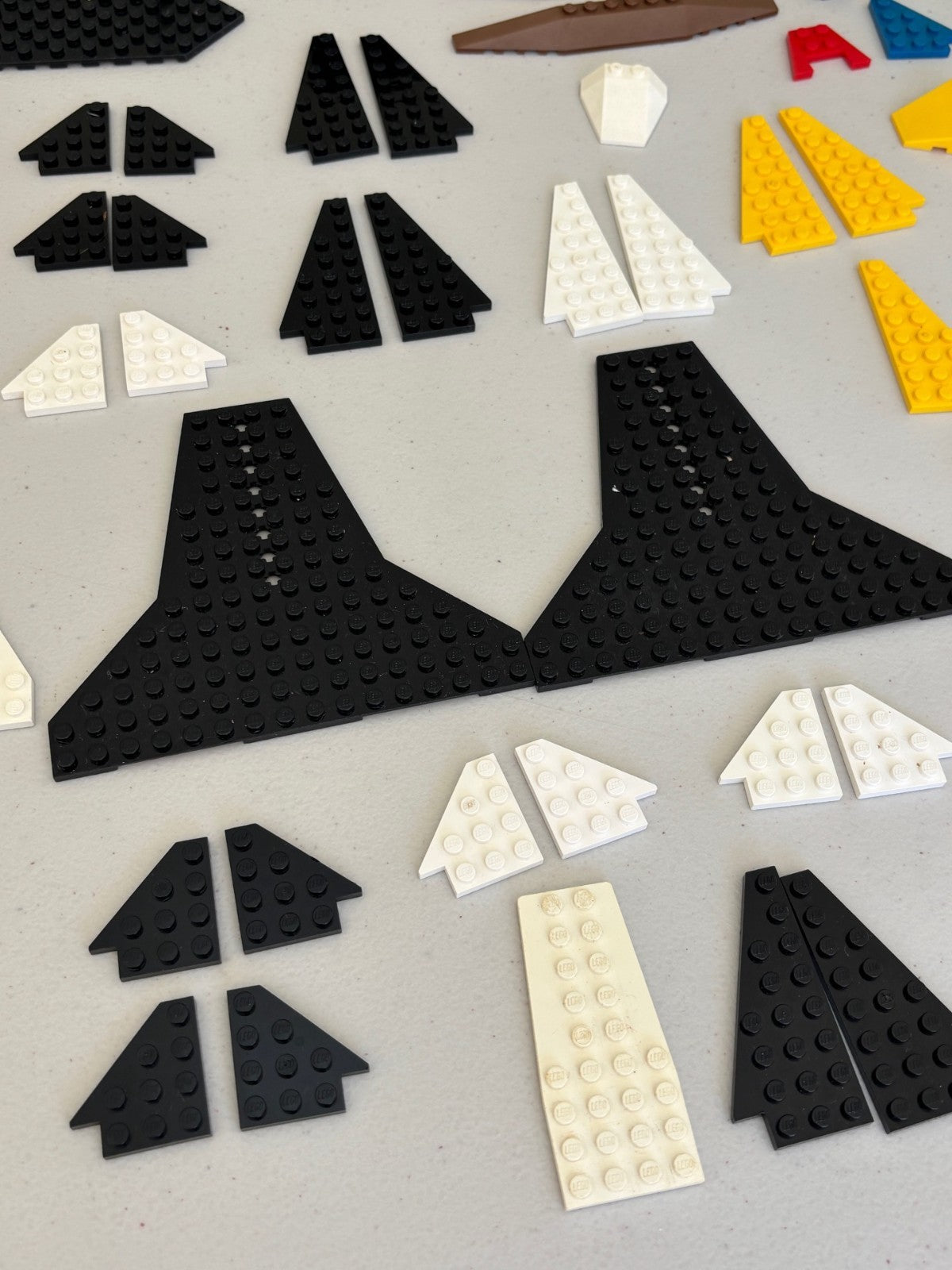 LEGO Wedge Wing Plate & More Parts Lot of 70 + Parts Old Vintage Space as shown