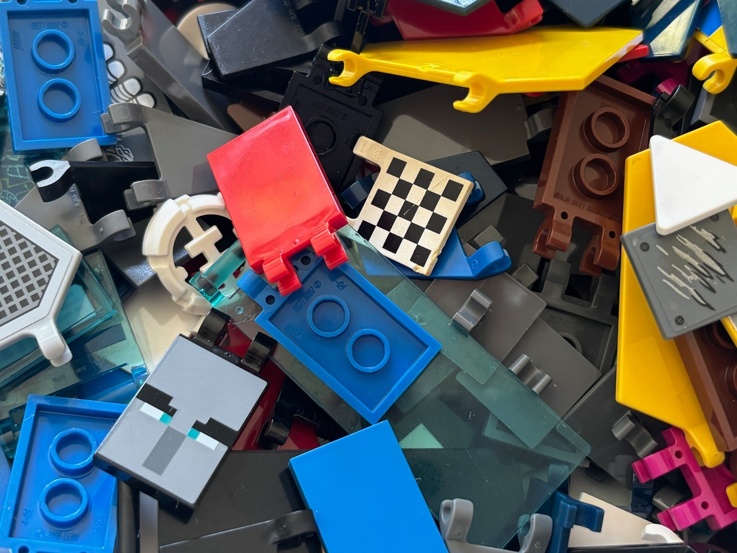 Lego Flags Sign Clips etc Lot of 100 Mixed Random Square Hexagonal Trapezoid 6x4