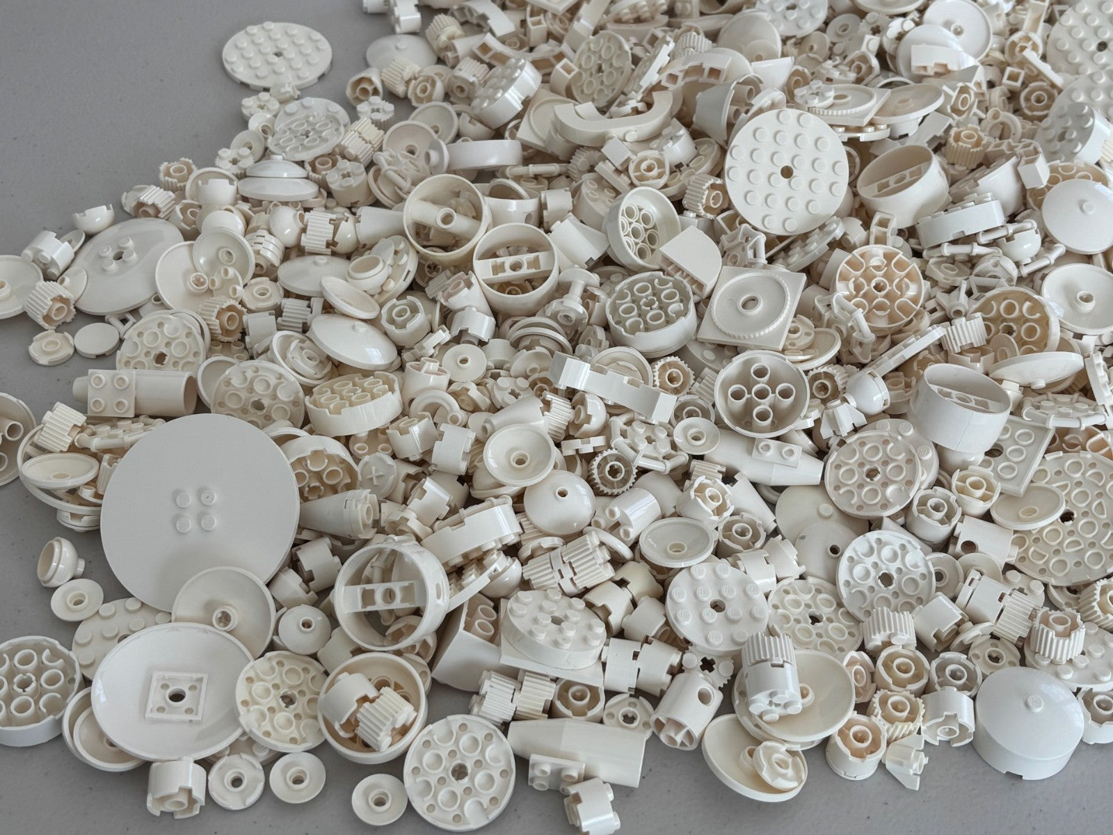 SHIPS FREE!! LEGO LOT of 100 WHITE Round Brick Plate Star Wars etc