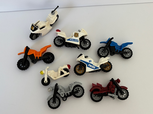 LEGO Lot of 8 Motorcycle Motorbike Motor Bike Dirt Bike Police etc (B)