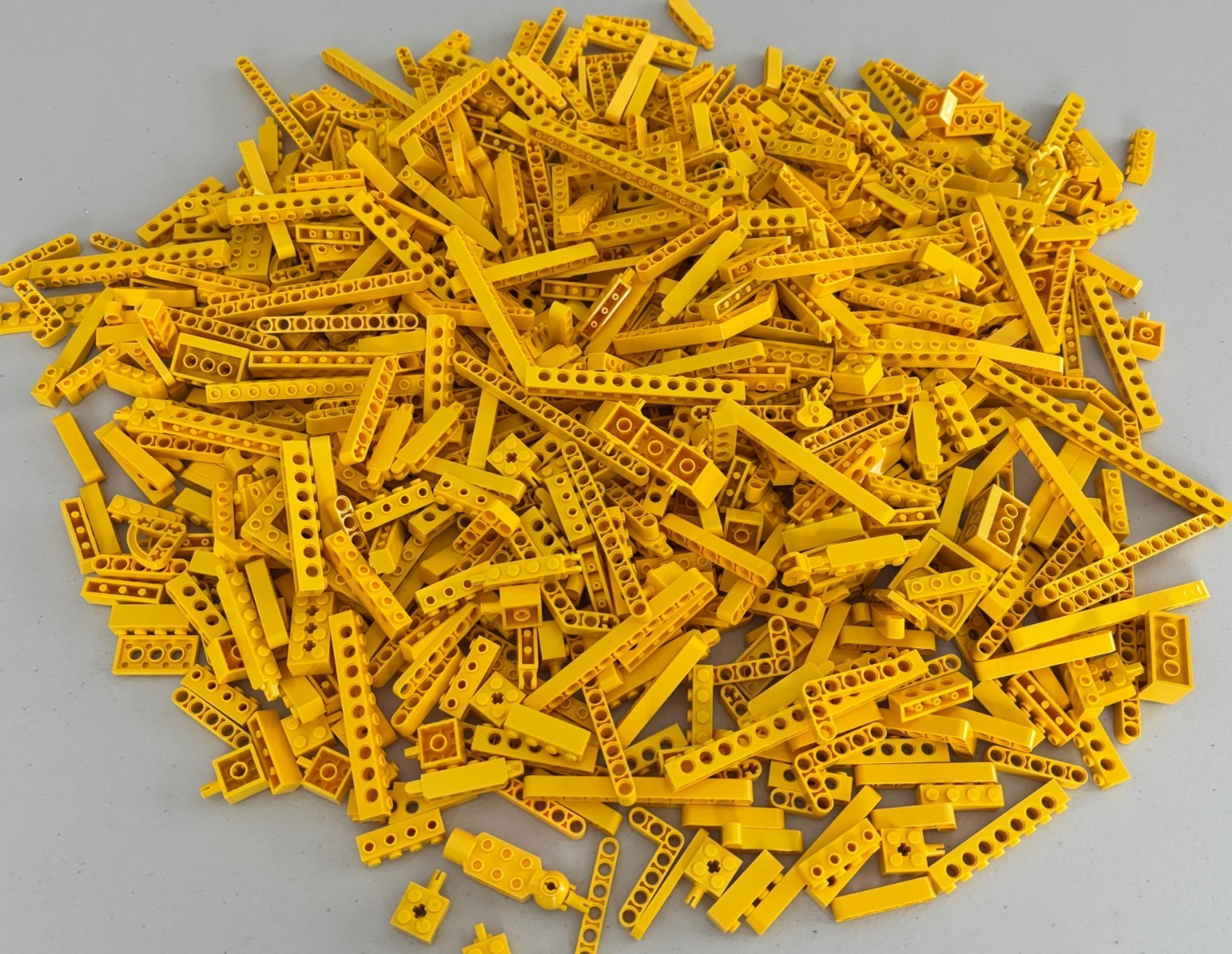 SHIPS FREE!! LEGO Lot of YELLOW Technic Lift Arm Beam Brick etc 110 Parts / 8 oz
