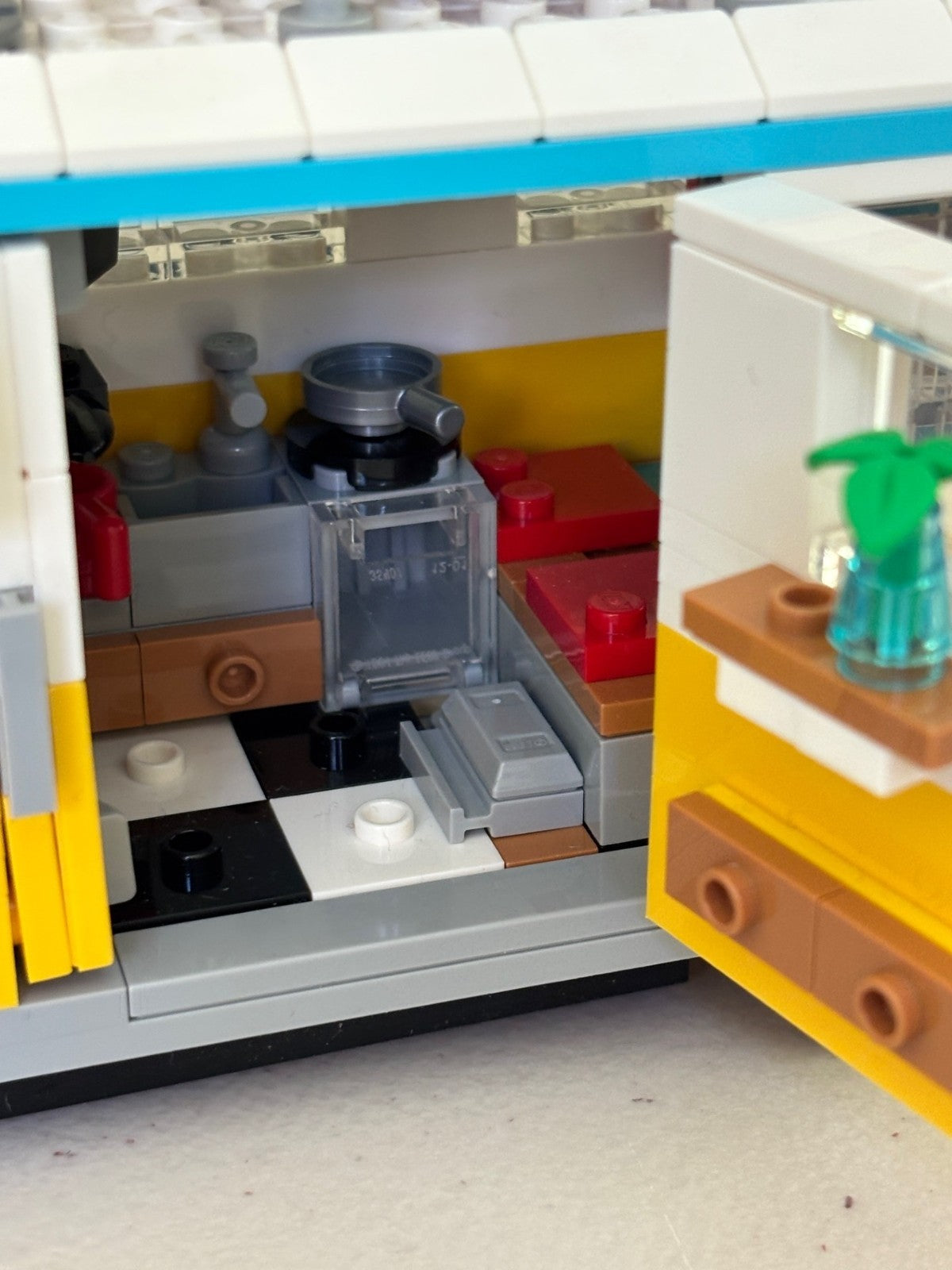 LEGO 31138 Creator 3-in-1 Beach Camper Van incomplete 