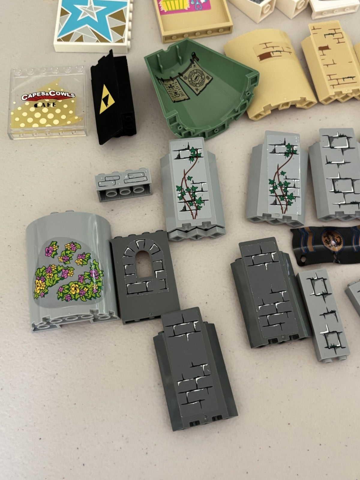 LEGO LOT of 95 Decorated Stickers Printed TILES Castle Sponge Bob etc (Lot 26)
