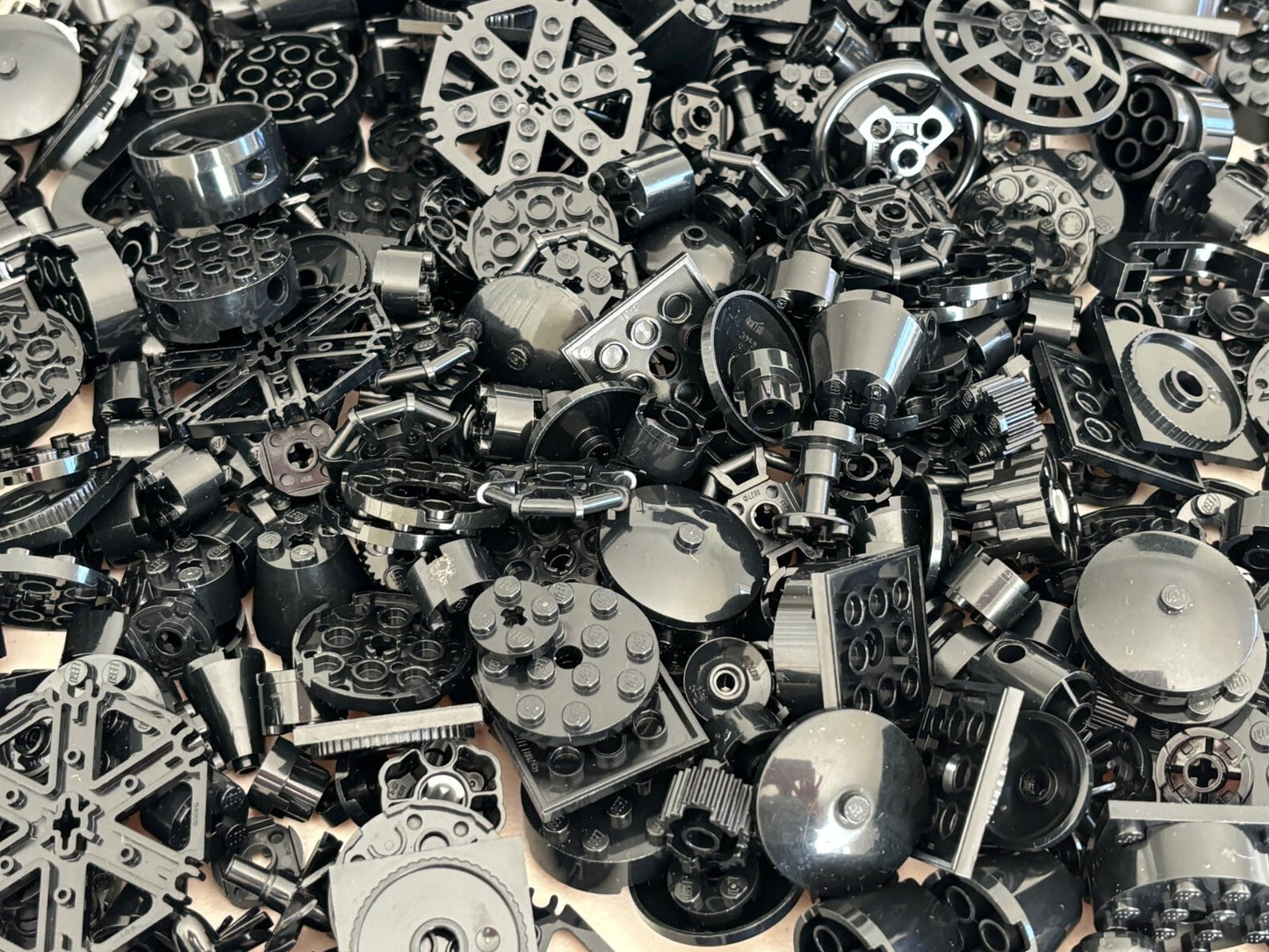 SHIPS FREE!! LEGO LOT of 100 BLACK Round Brick Plate Mixed Parts Star Wars etc