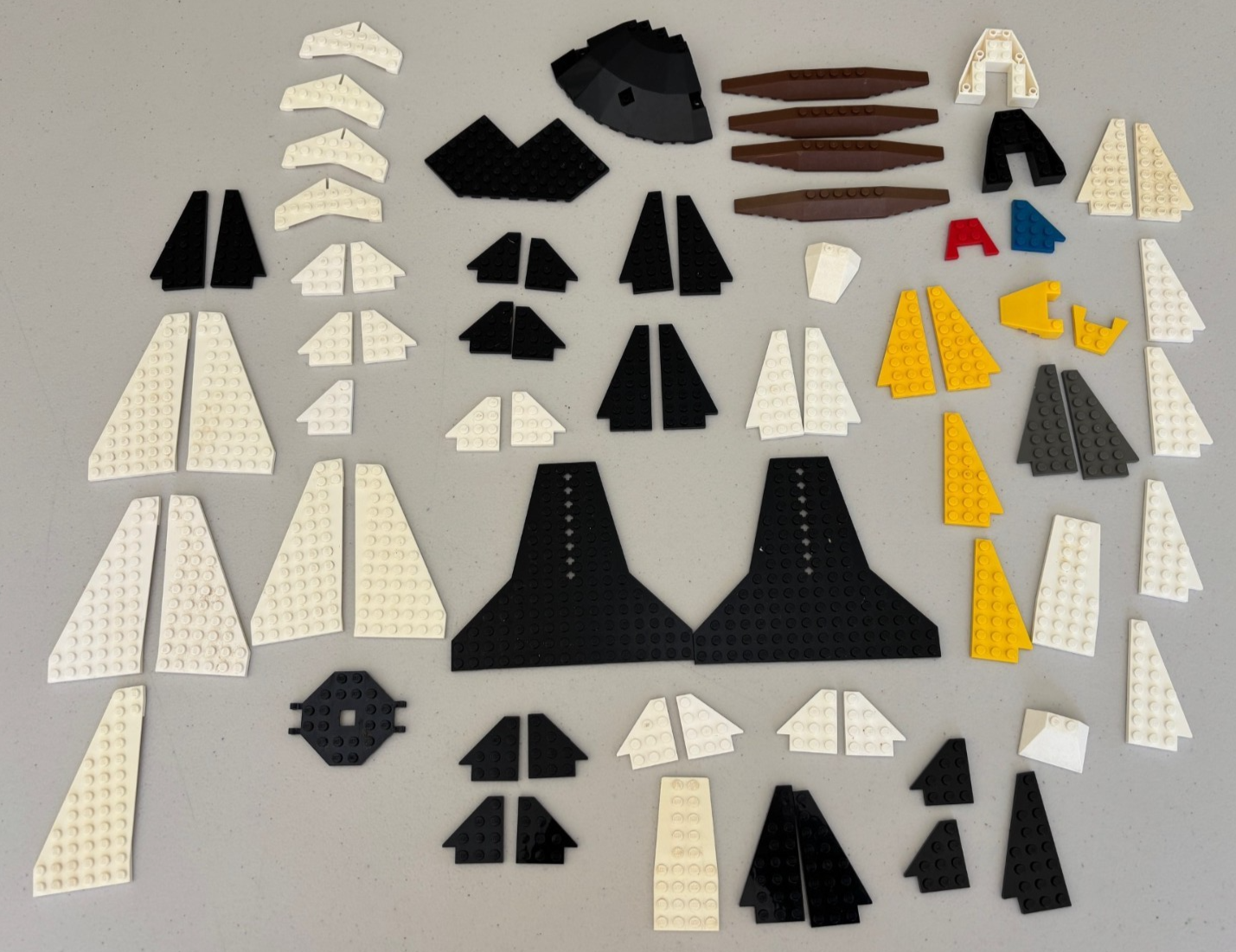 LEGO Wedge Wing Plate & More Parts Lot of 70 + Parts Old Vintage Space as shown