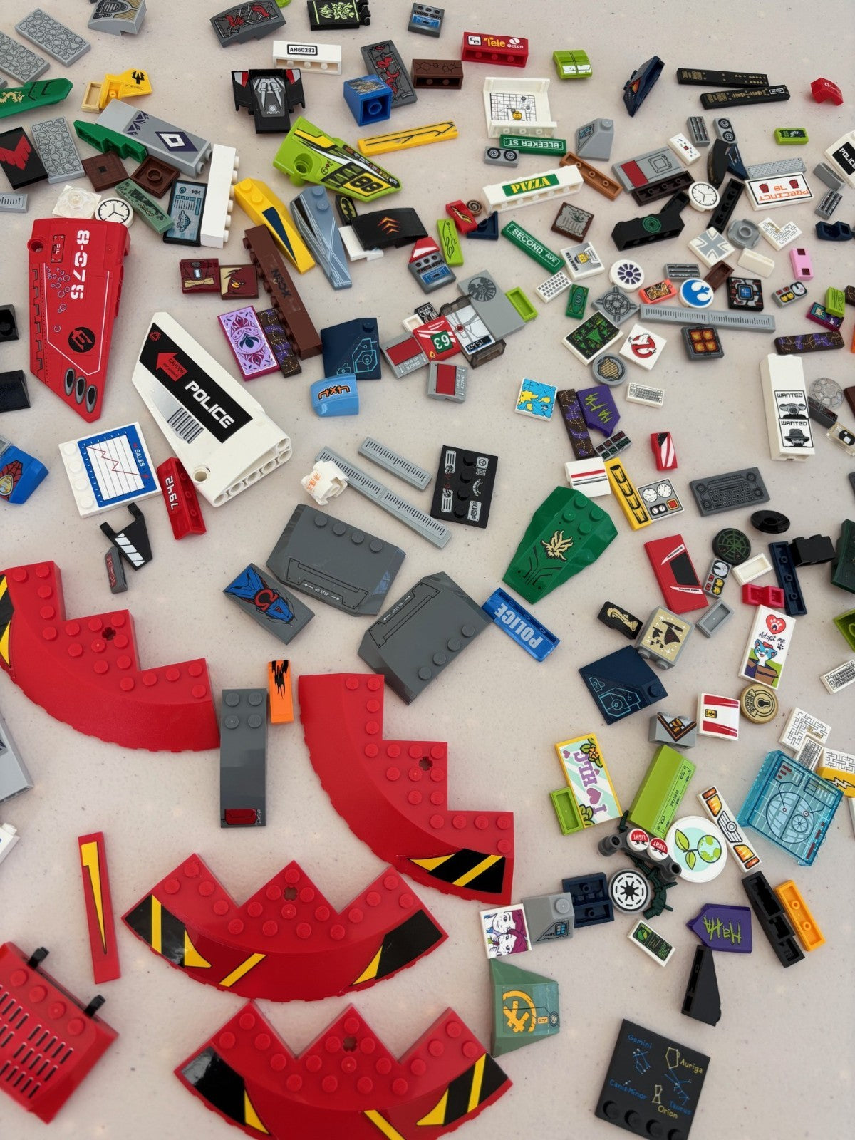 LEGO HUGE LOT of 185 Decorated Stickers Sticker Printed BRICK TILES etc (Lot 8)