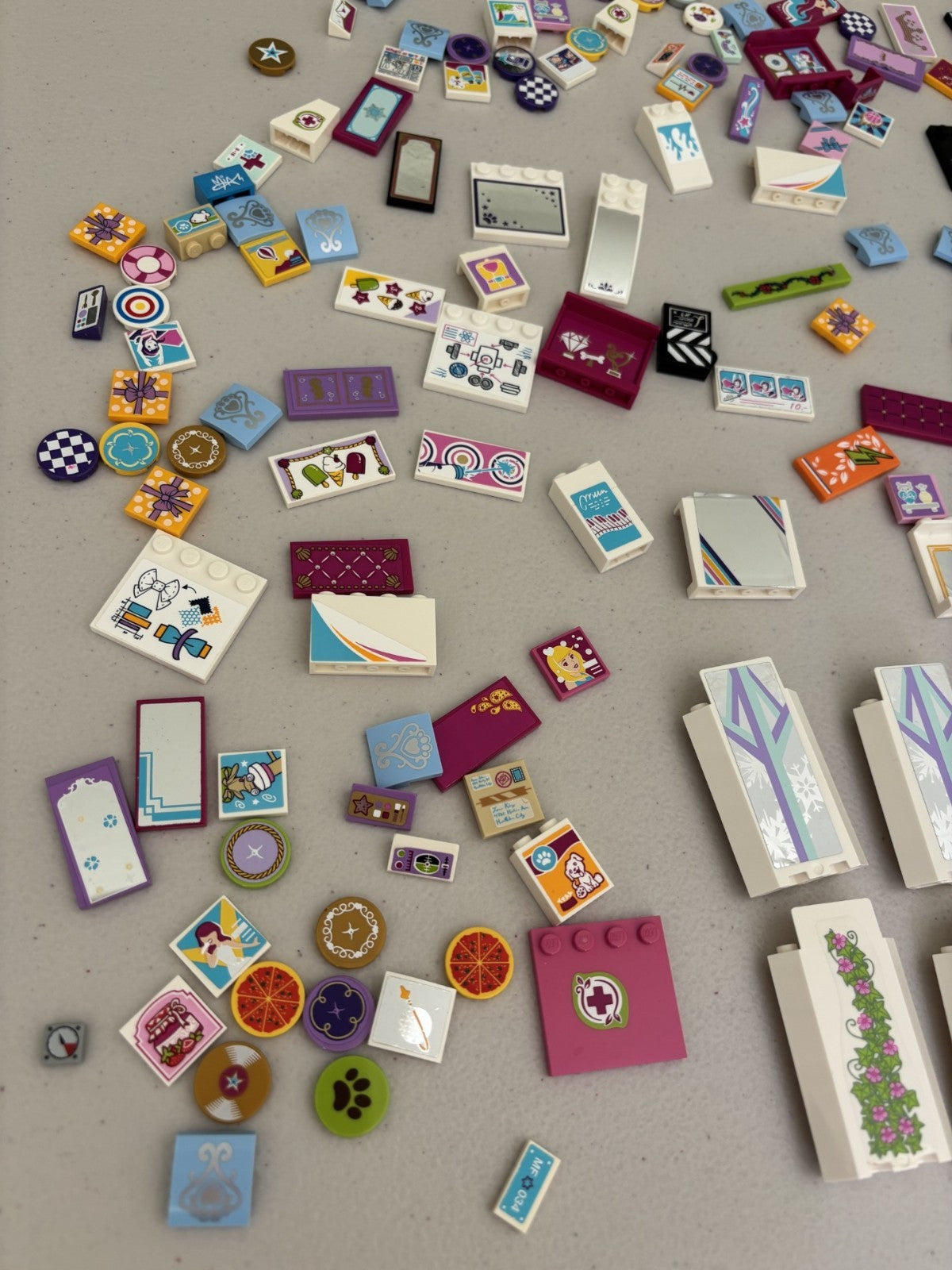 LEGO HUGE LOT of 180 Decorated Stickers Sticker Printed BRICK TILES etc (Lot 4)