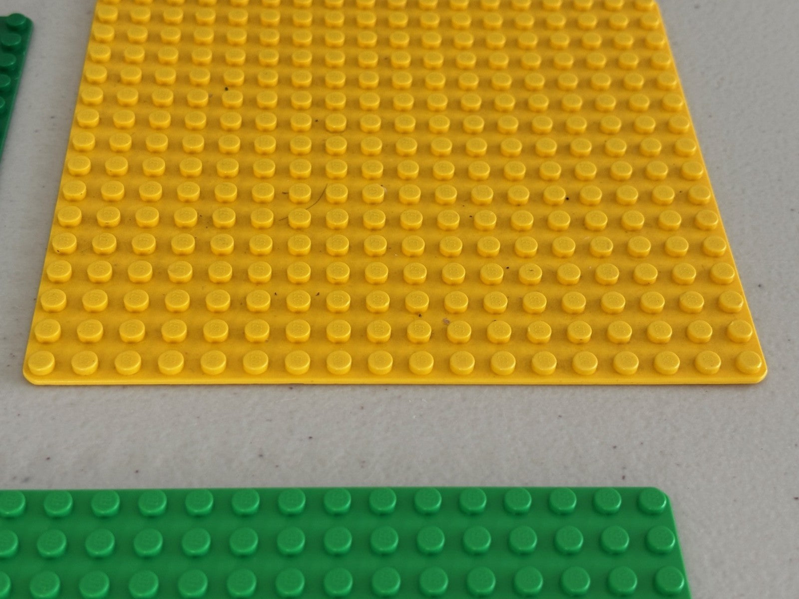 LEGO Thin Baseplate Lot of 5 Vintage Plates 16x16 Green 8x24 16x18 Yellow x184