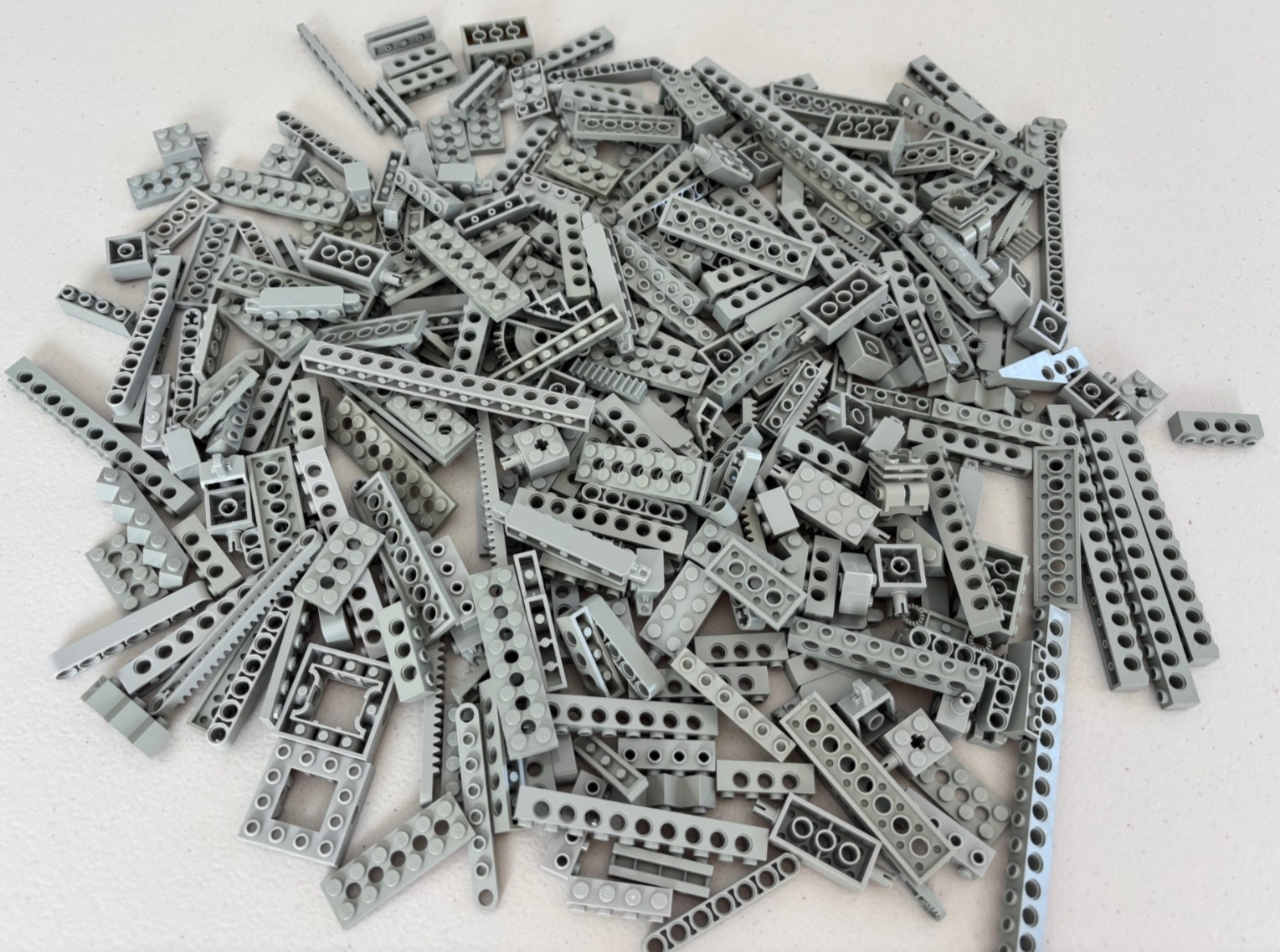SHIPS FREE LEGO Lot of 110 PARTS 8 oz OLD LIGHT GRAY Technic Lift Arm Beam Brick