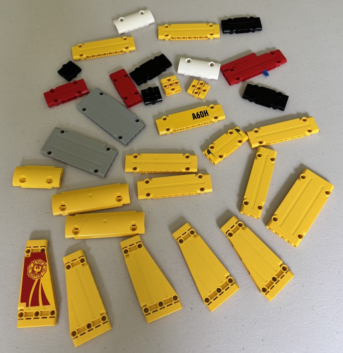 LEGO Technic Lot of 30 Panel Plate Yellow Gray White Red Black