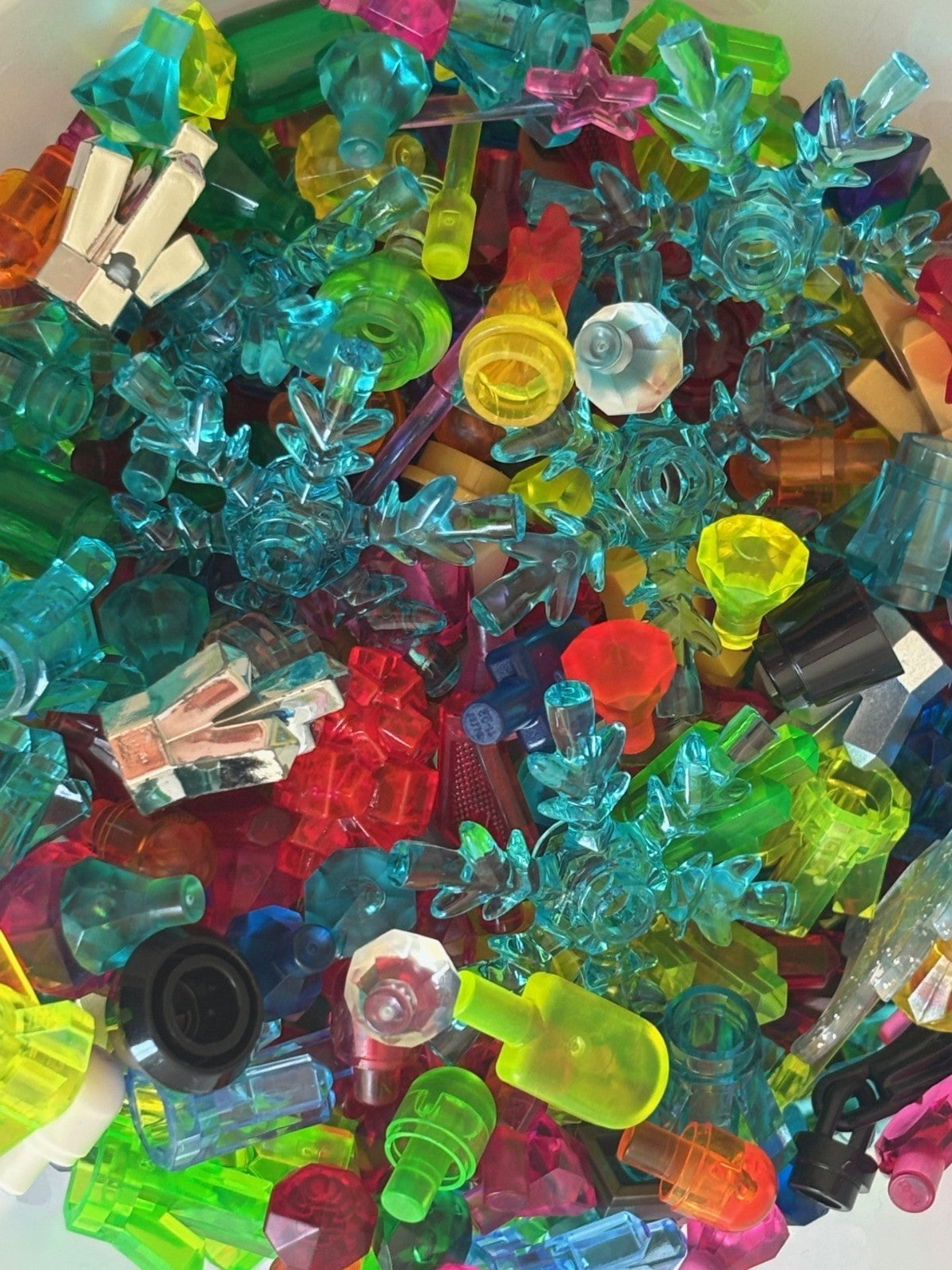 LEGO Mixed Lot of 100 LEGO Crystals Gems Jewels Rocks Wand Shooter Snowflak etc