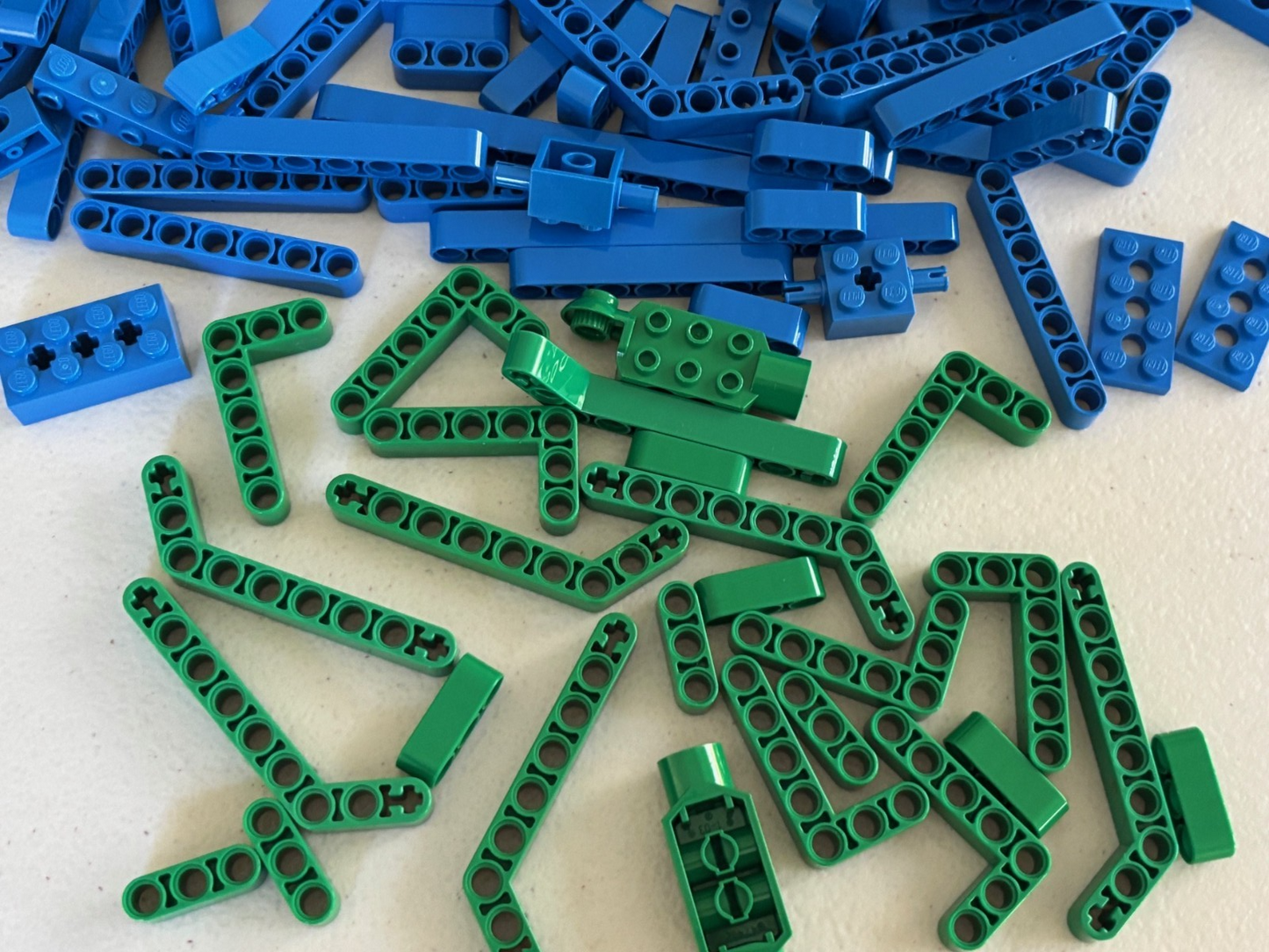 SHIPS FREE! LEGO Lot Blue & Green Technic Brick, Lift Arm, Mindstorms as shown