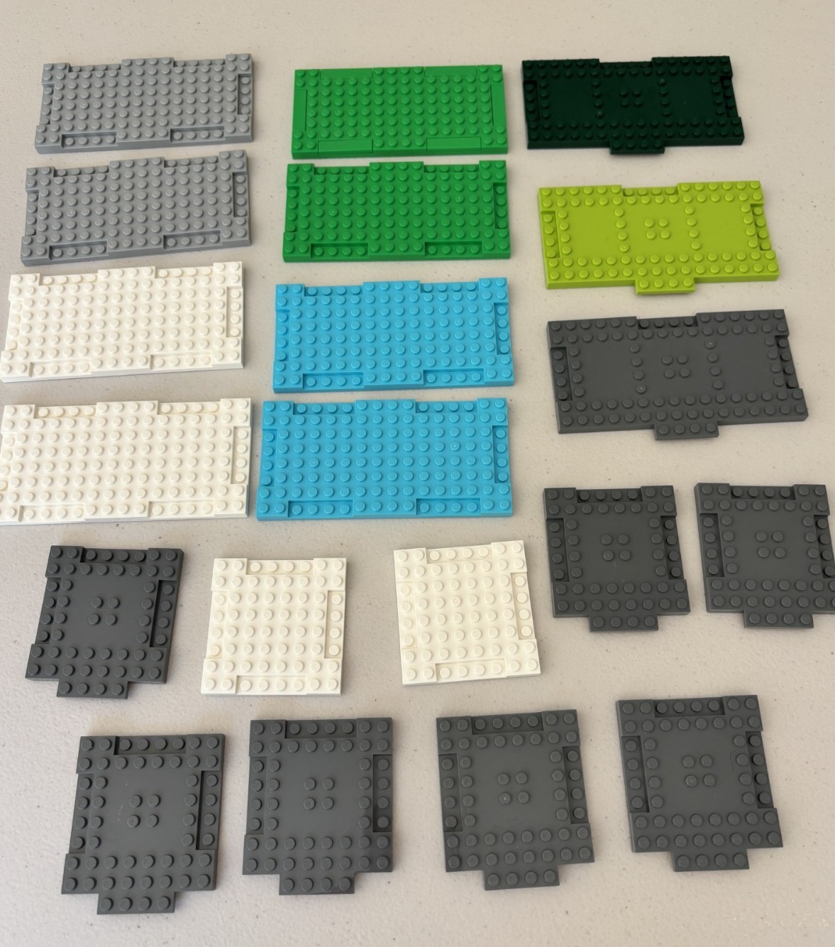 LEGO LOT OF 20 INTERCONNECTING PLATES 2629 18922 15624 3958 GRAY GREEN WHITE ETC