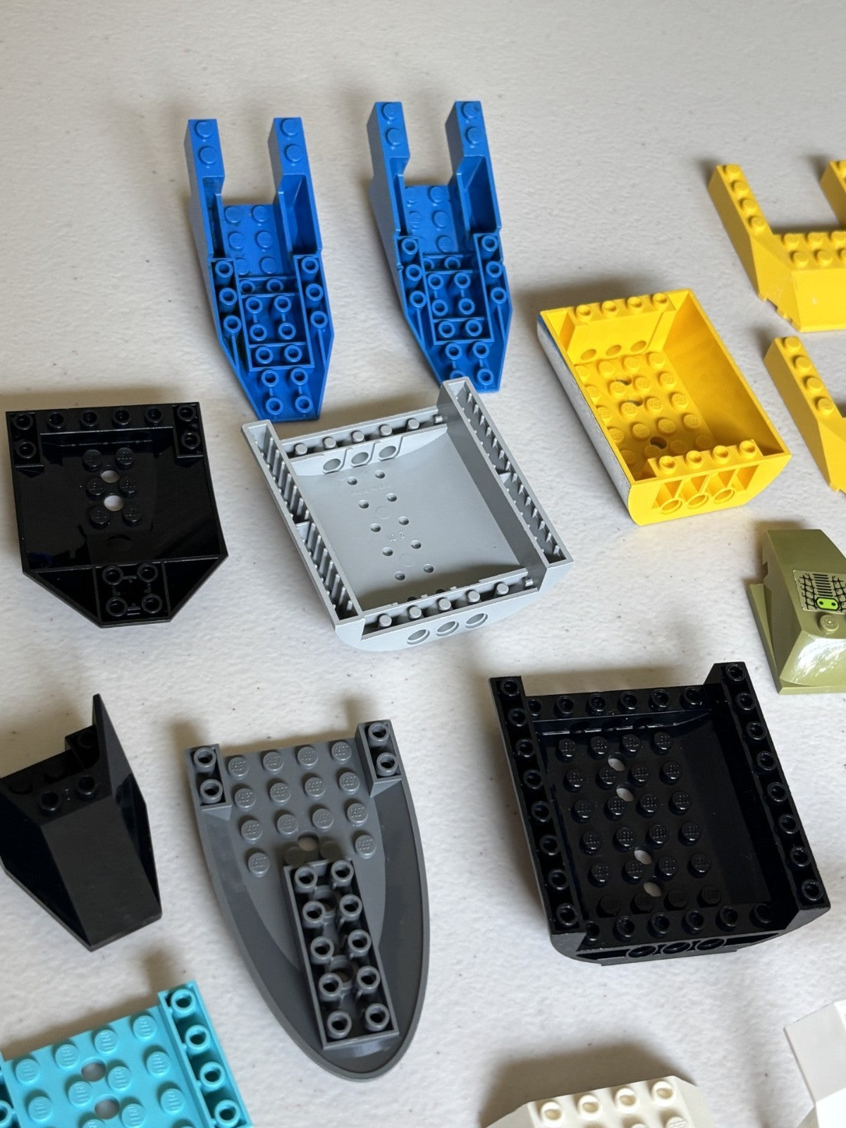 LEGO Airplane Parts Pieces Hull Wedge Cockpit Fuselage Plane Mixed Lot 32 Parts