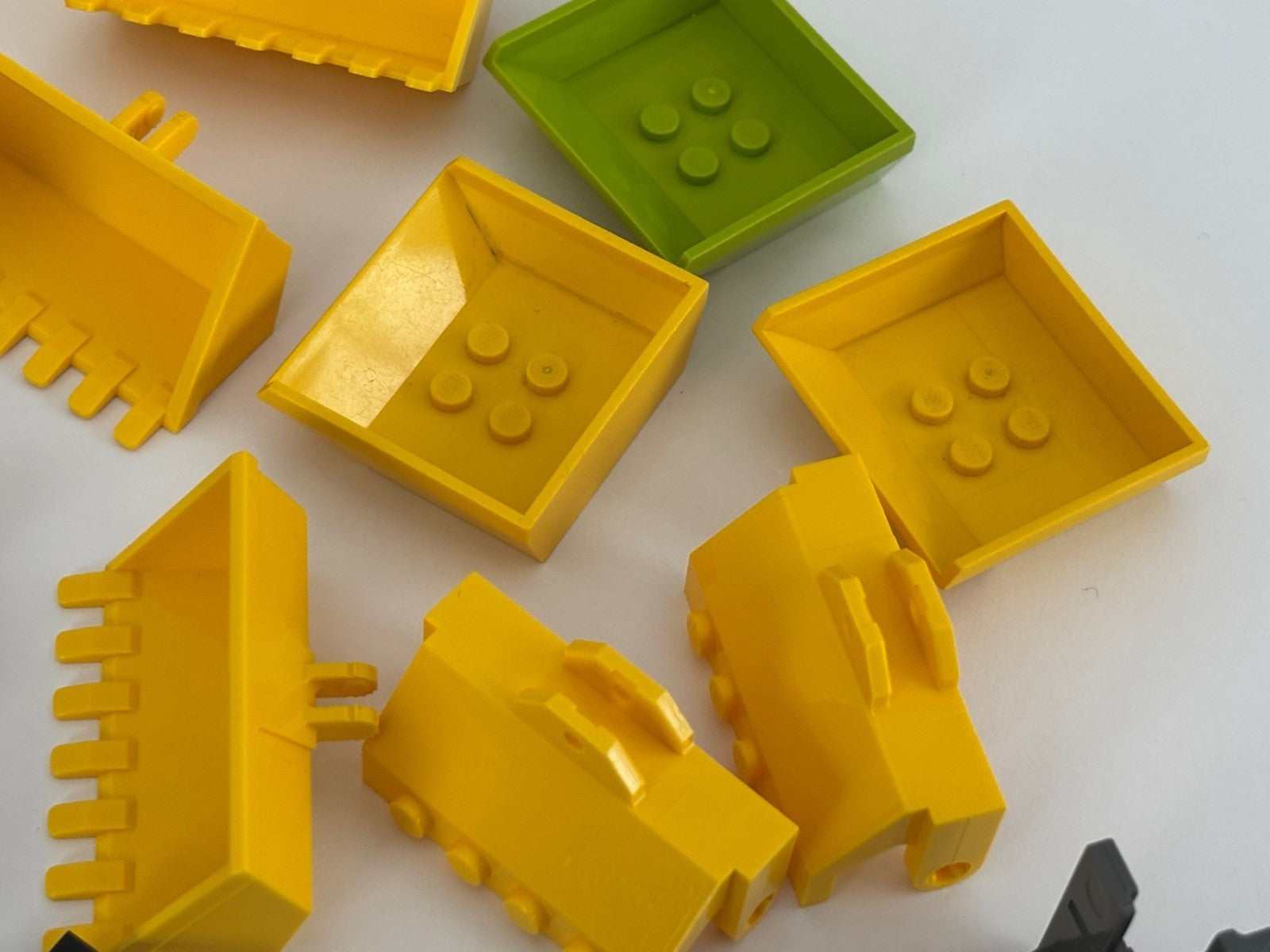 LEGO LOT 18 CONSTRUCTION DIGGER BUCKET TIPPER BED CONVEYOR BELT & More as Shown