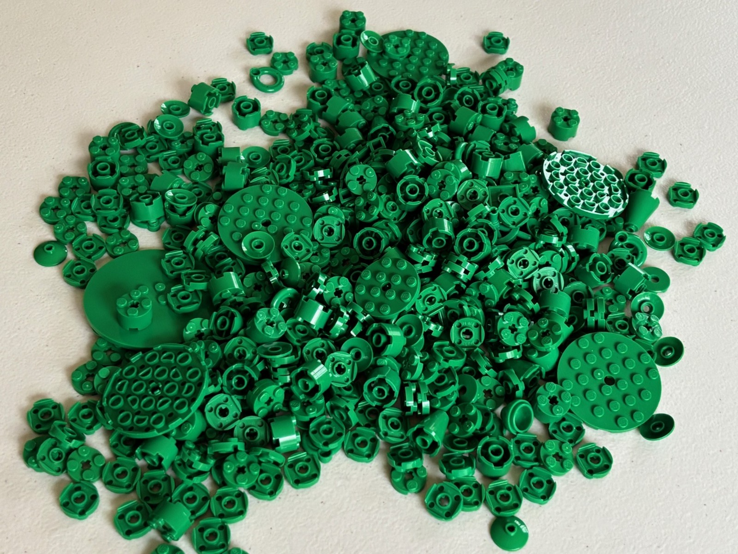 SHIPS FREE!! LEGO LOT of 100 GREEN Round Brick Plate Mixed Parts