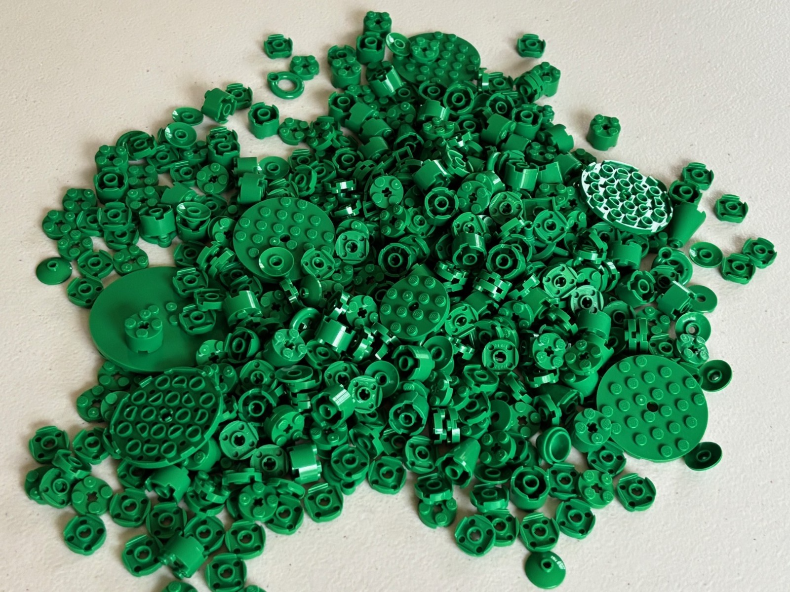 SHIPS FREE!! LEGO LOT of 100 GREEN Round Brick Plate Mixed Parts