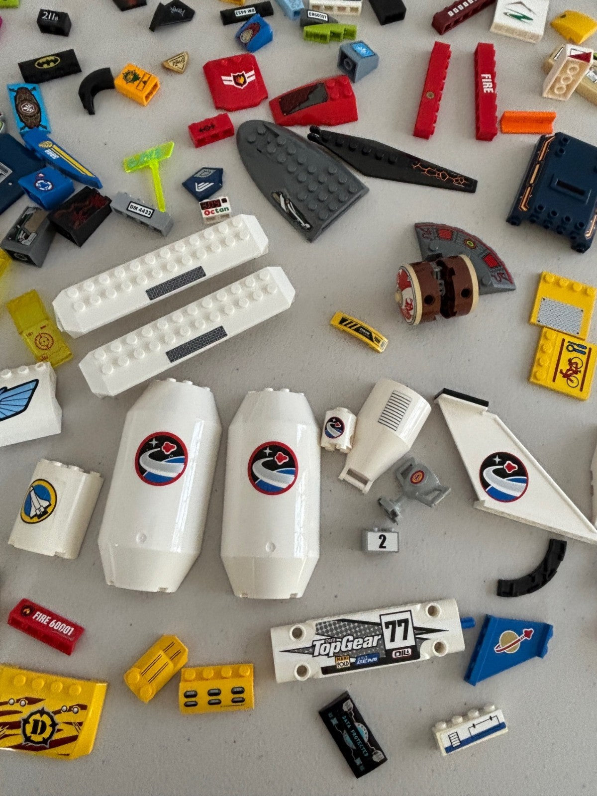 LEGO HUGE LOT of 200 Decorated Stickers Sticker Printed BRICK TILES etc (Lot 17)