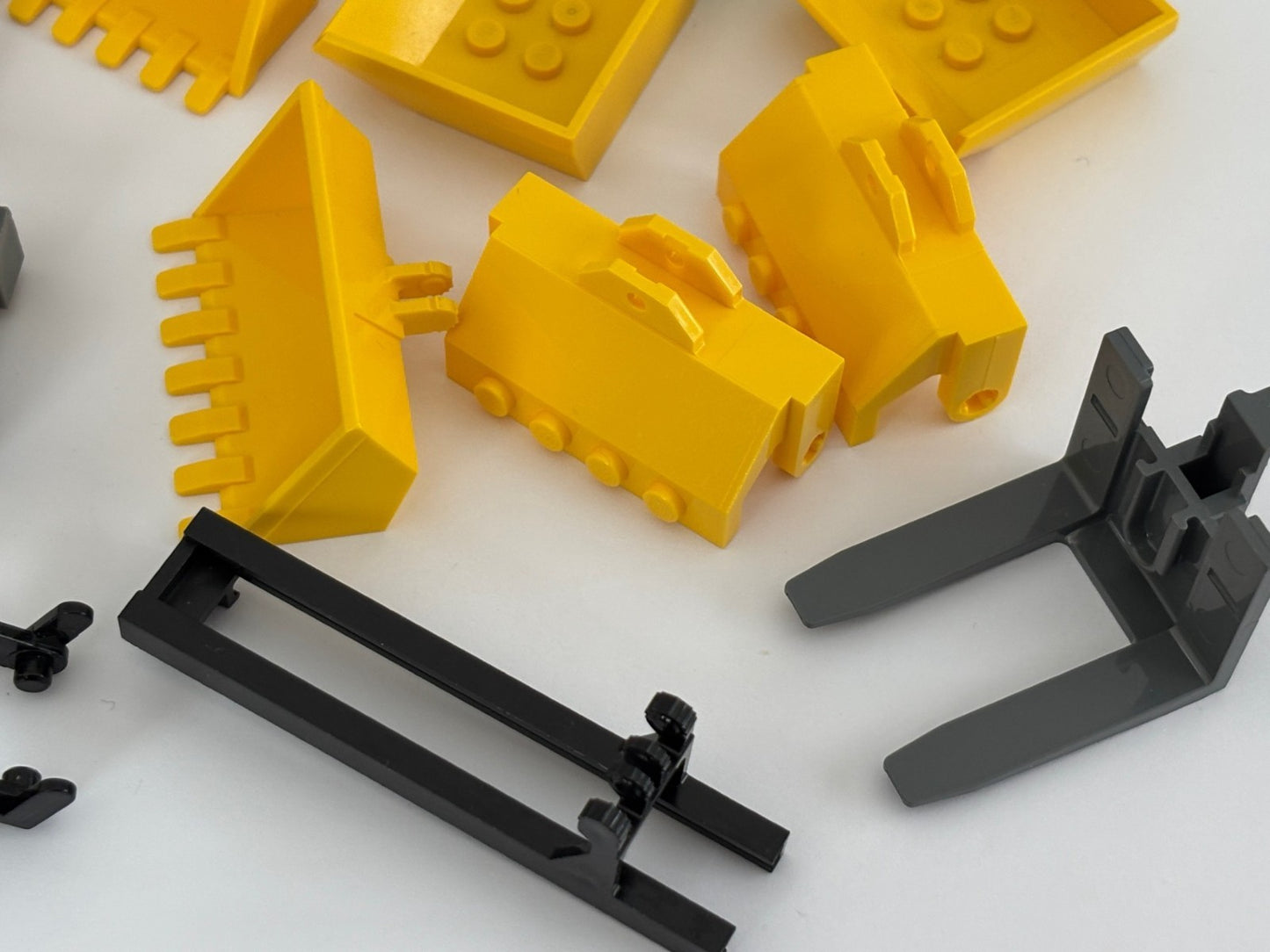LEGO LOT 18 CONSTRUCTION DIGGER BUCKET TIPPER BED CONVEYOR BELT & More as Shown