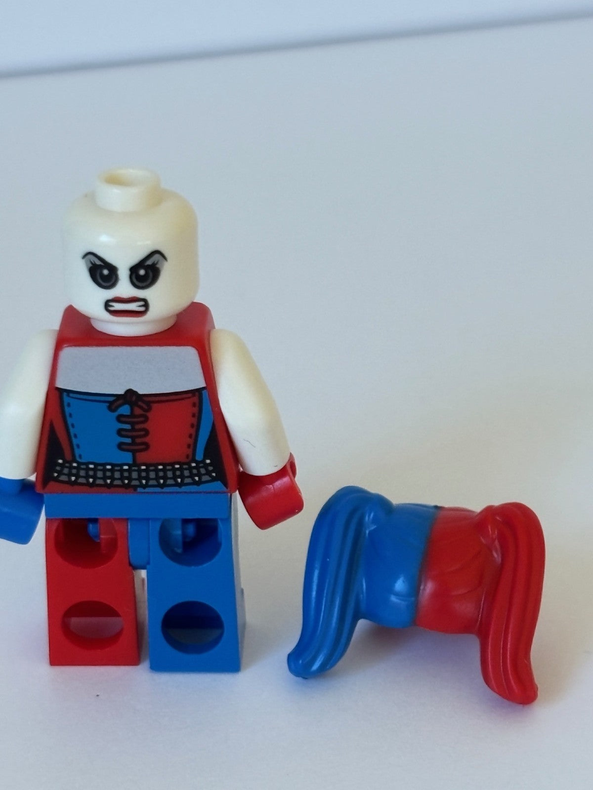 LEGO Harley Quinn Minifigure Blue and Red Hands and Pigtails sh0260 Batman