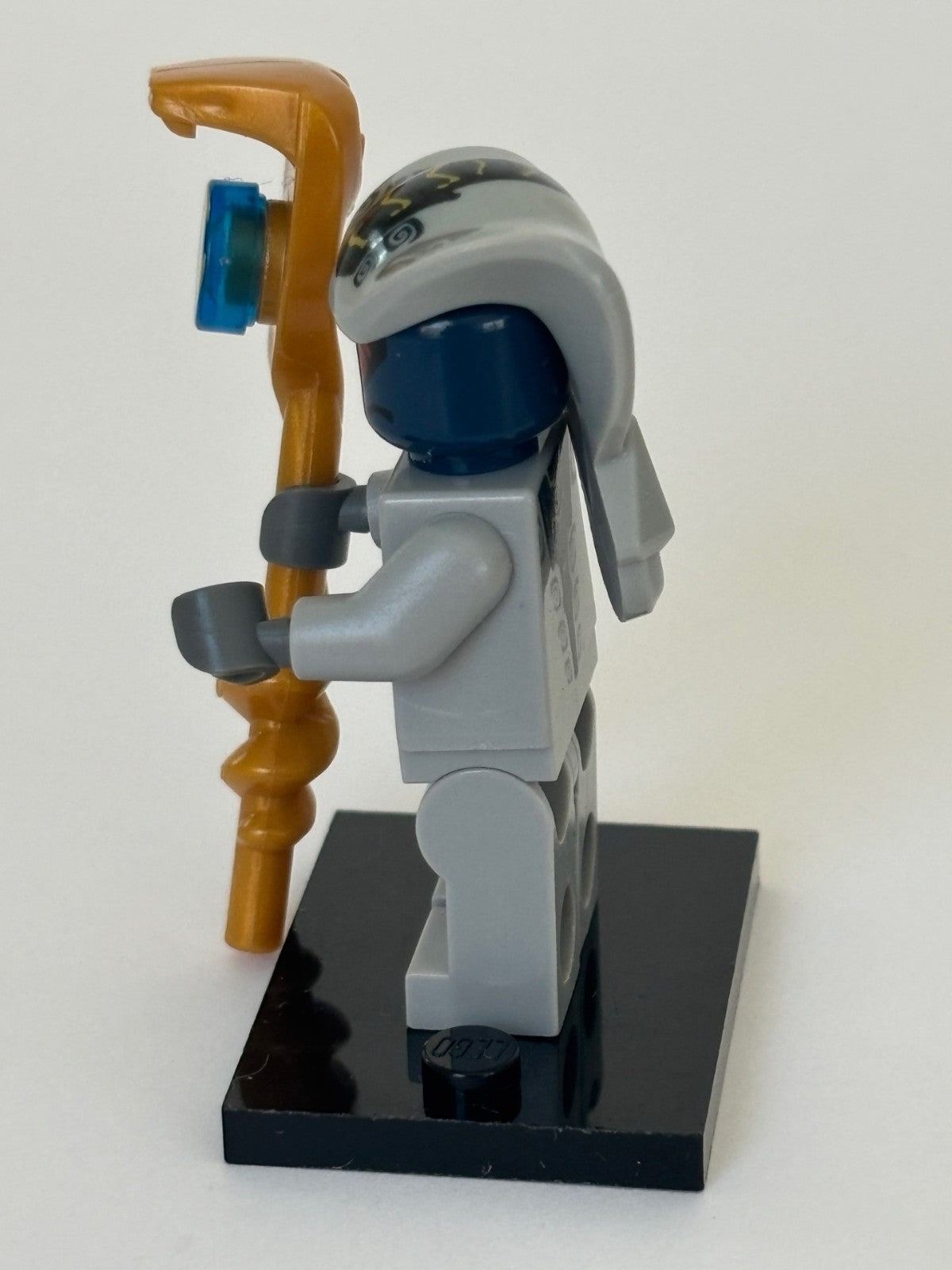 LEGO Ninjago Rattla Minifigure NJO0033 With Gold Serpent Staff & Stand