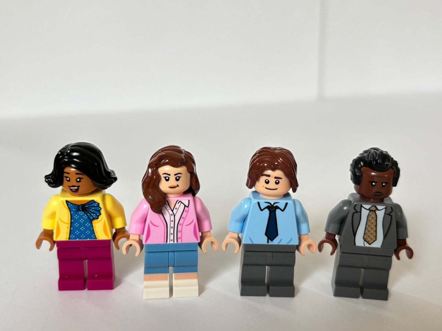 LEGO Lot of 4 21336 Ideas Minifigures From The Office Pam Jim Stanley Kelly (L2)