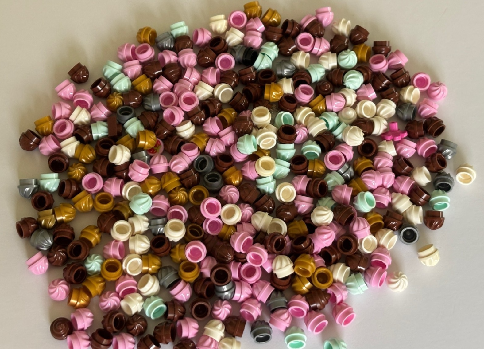 LEGO Lot of 50 Ice Cream Puff Cupcake Swirl Strawberry Chocolate Vanilla Gold