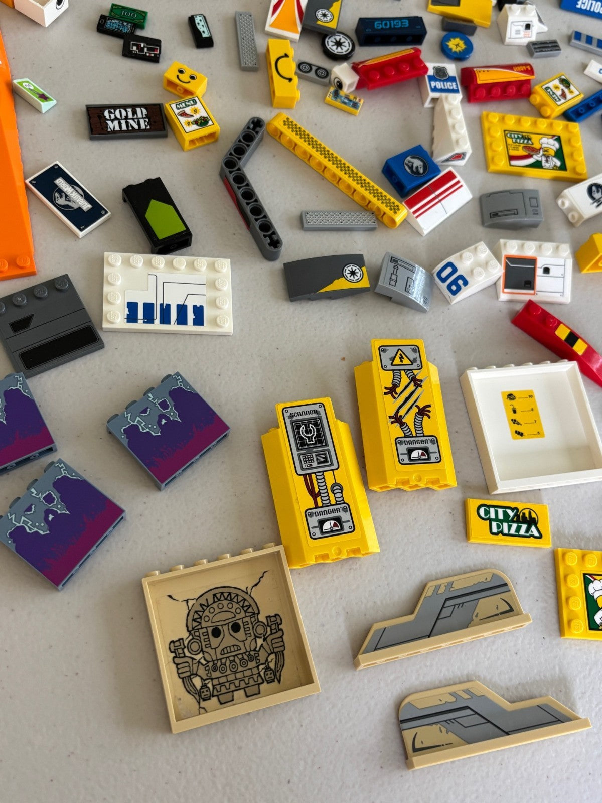 LEGO HUGE LOT of 170 Decorated Stickers Flag Printed BRICK TILES etc (Lot 23)