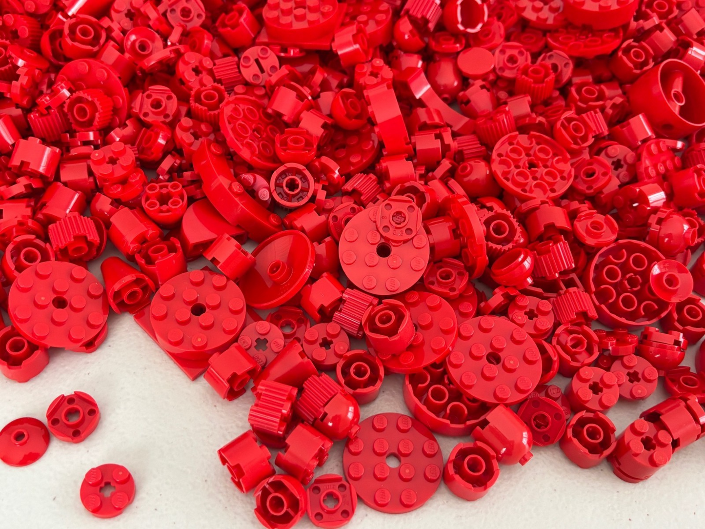 SHIPS FREE!! LEGO LOT of 100 RED Round Brick Plate Star Wars etc