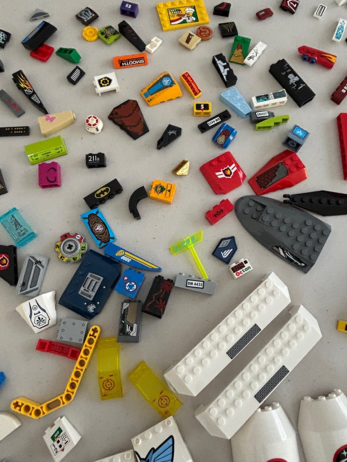 LEGO HUGE LOT of 200 Decorated Stickers Sticker Printed BRICK TILES etc (Lot 17)