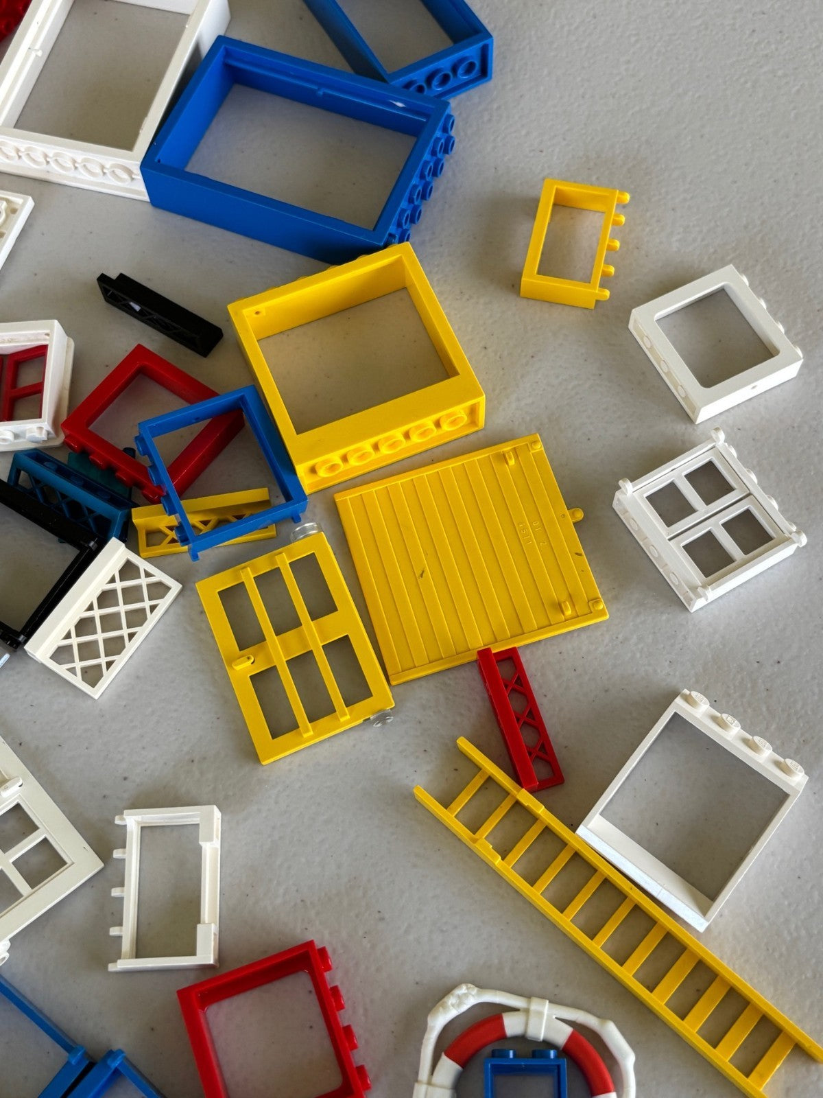 LEGO VINTAGE Windows Doors Fences Shutters Pirate Train Lot as Pictured (Lot 2)